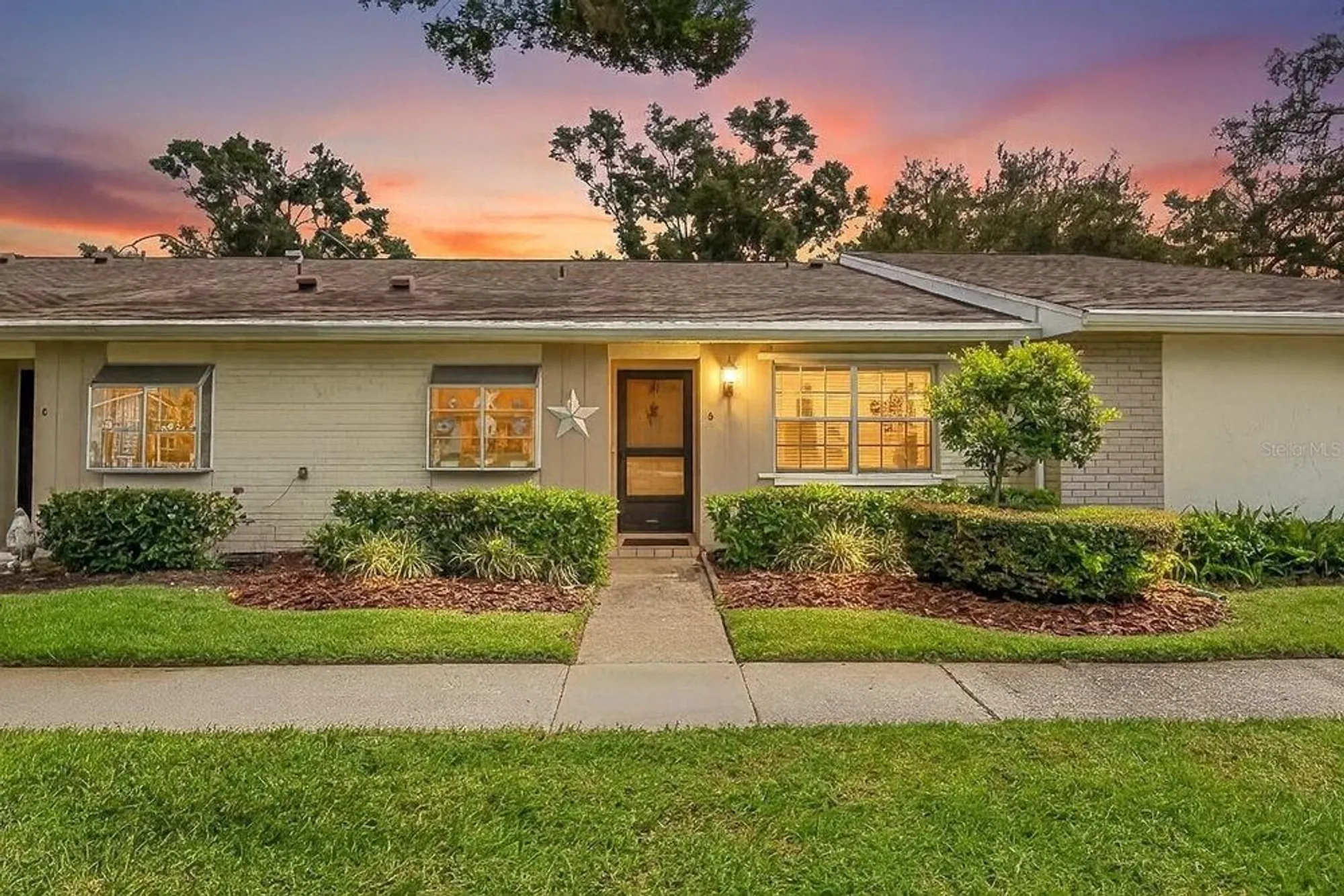 Property Slideshow image 1 of 61 | 1012 dunrobin dr d, Palm Harbor, FL, 34684