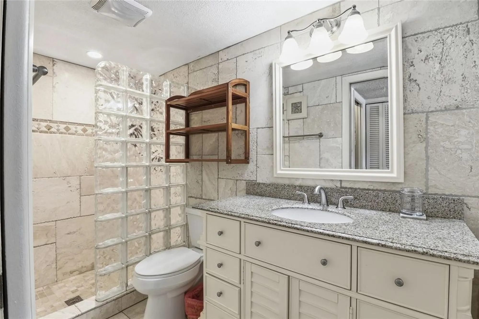 Property Slideshow image 19 of 39 | 2447 clubhouse cir 203, Sarasota, FL, 34232