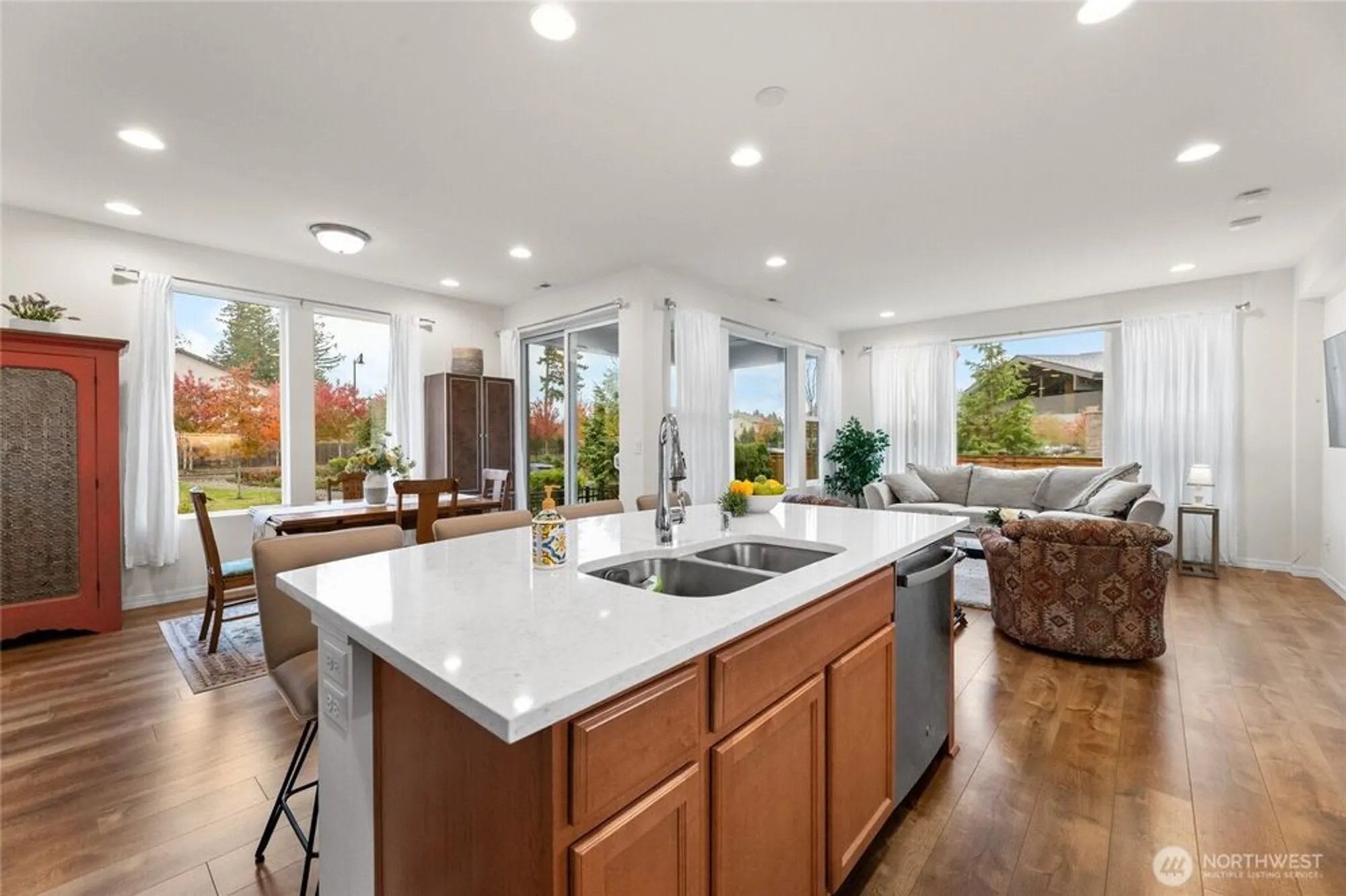 Property Slideshow image 13 of 33 | 22701 se 237th pl, Maple Valley, WA, 98038