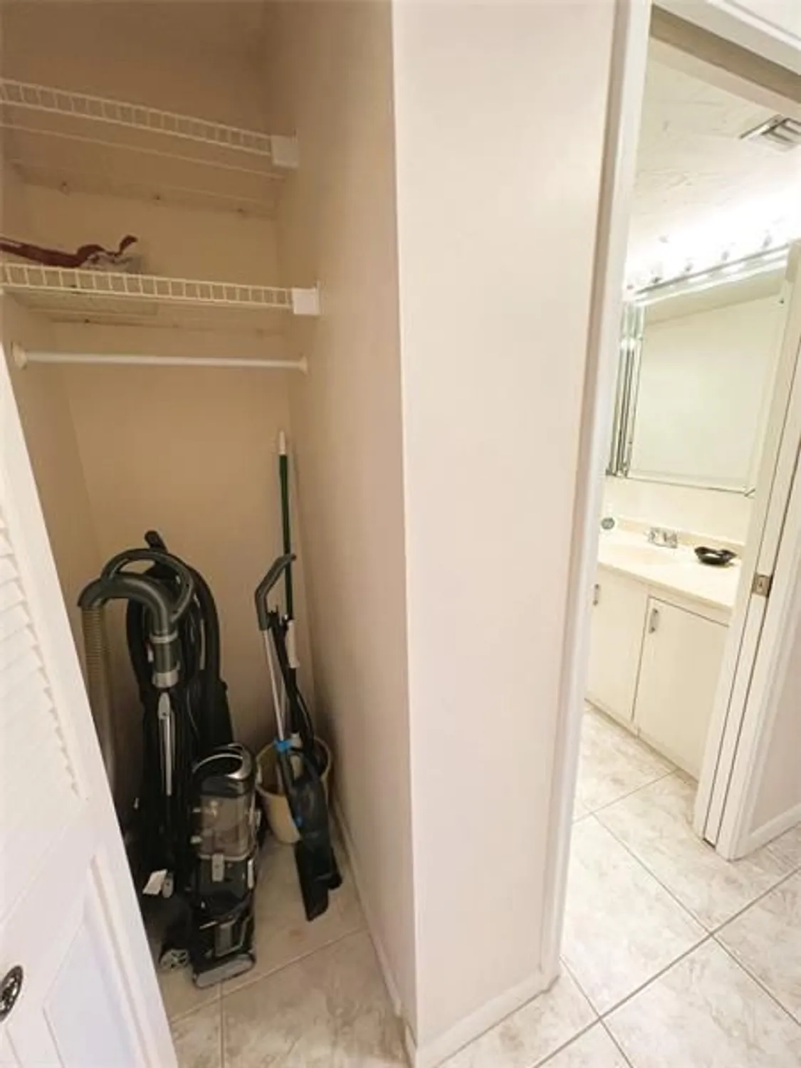 Property Slideshow image 16 of 38 | 2902 victoria cir e3, Coconut Creek, FL, 33066