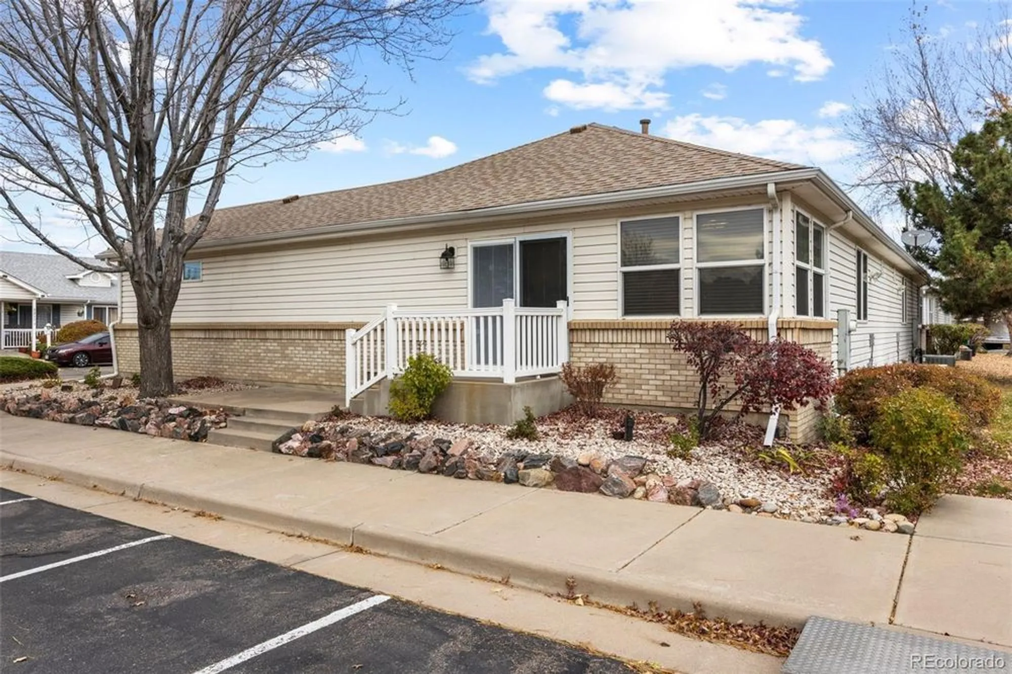 Property Slideshow image 5 of 30 | 2218 s iola st, Aurora, CO, 80014