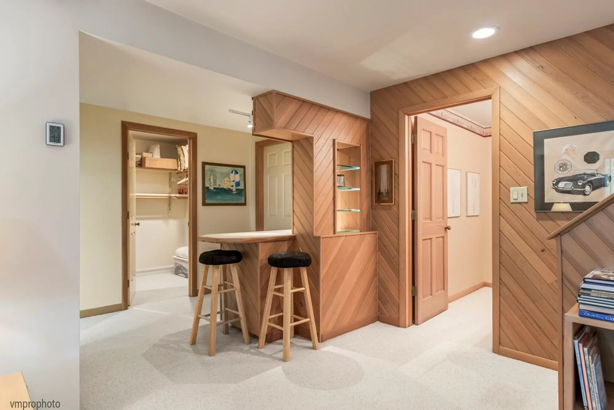 Property Slideshow image 25 of 37 | 68 thornhill ln, Lake Barrington, IL, 60010