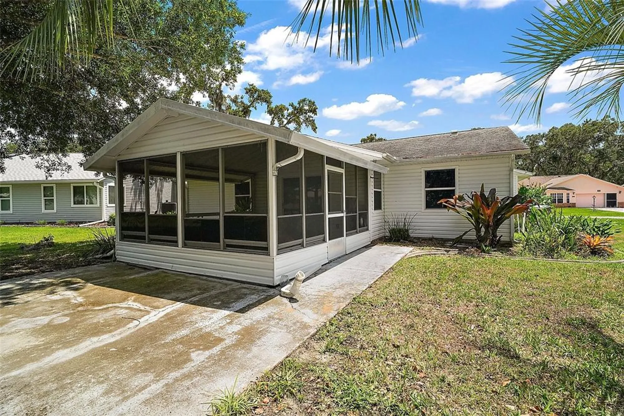 Property Slideshow image 4 of 41 | 5618 rosewall cir, Leesburg, FL, 34748