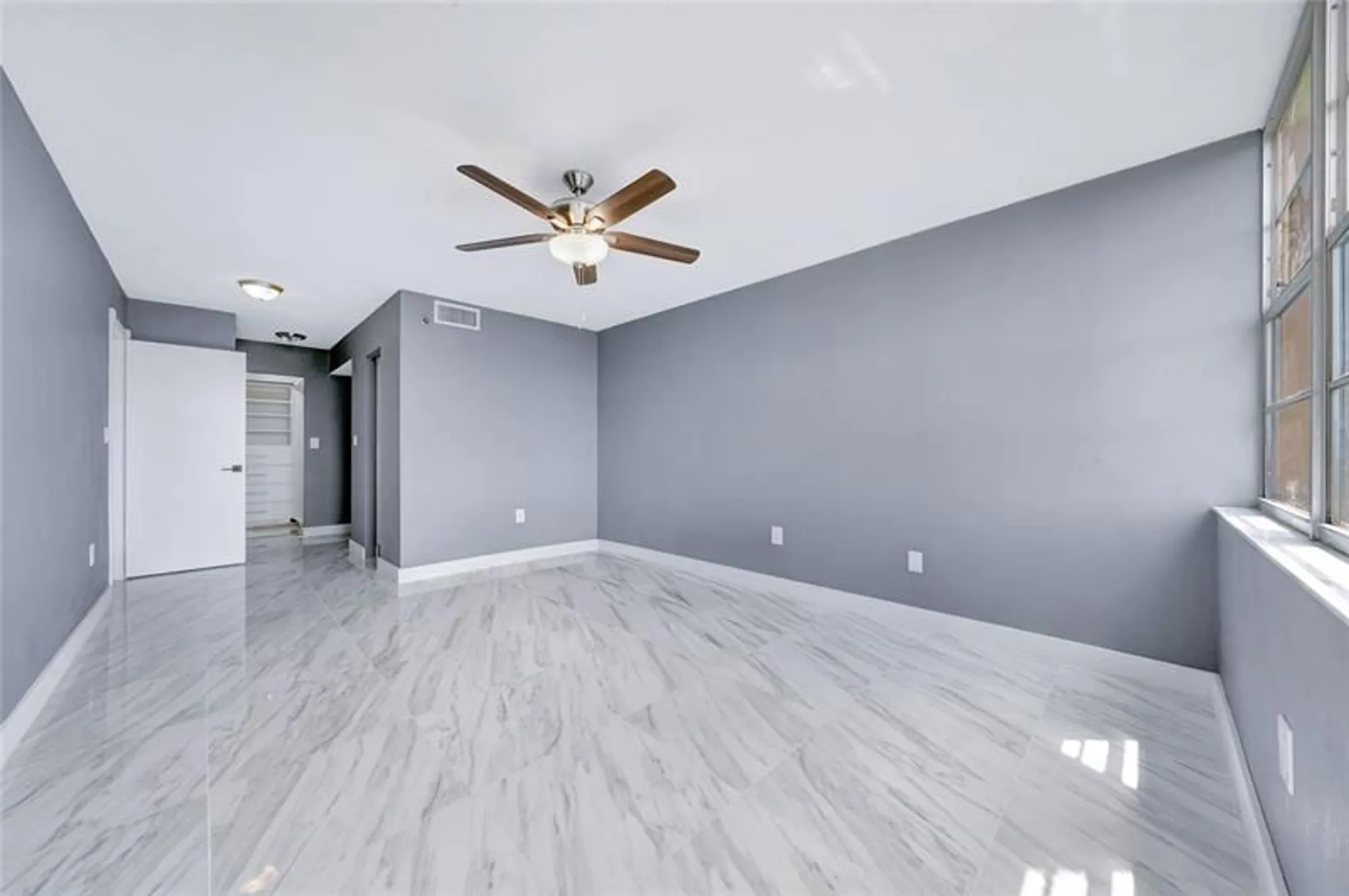 Property Slideshow image 12 of 53 | 1100 saint charles pl 708, Pembroke Pines, FL, 33026