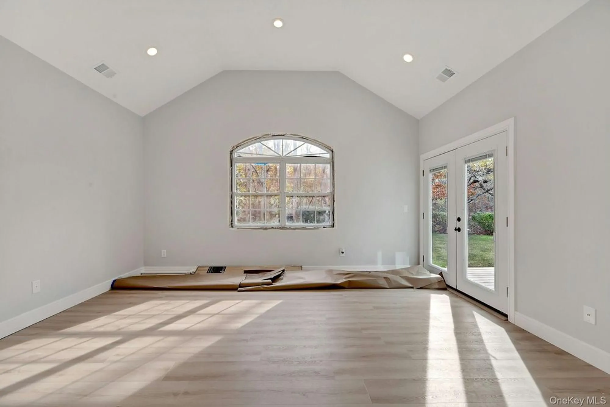 Property Slideshow image 16 of 41 | 509 oak bluff ct, Moriches, NY, 11955
