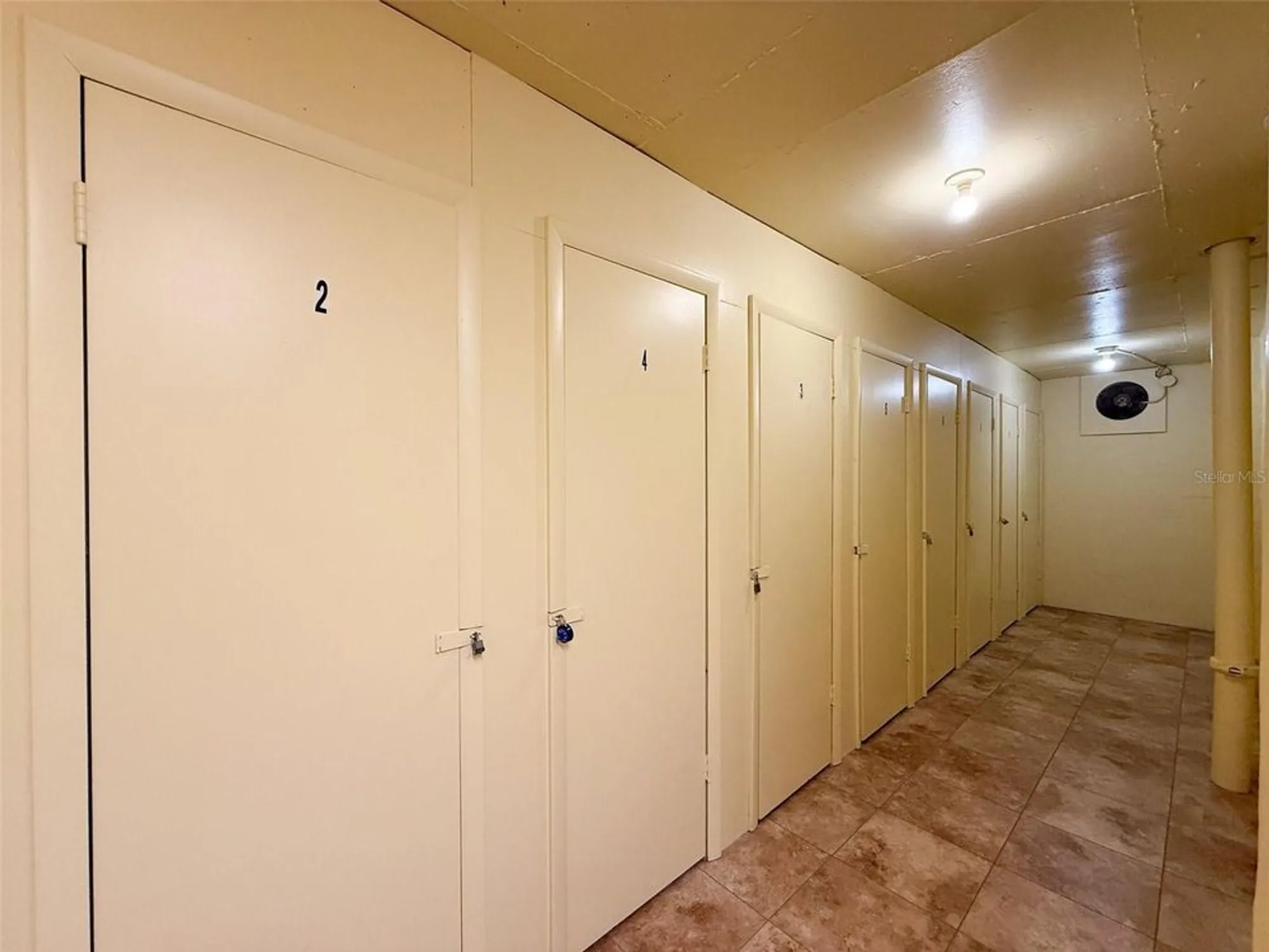 Property Slideshow image 22 of 32 | 4550 cove cir apt 507, St Petersburg, FL, 33708