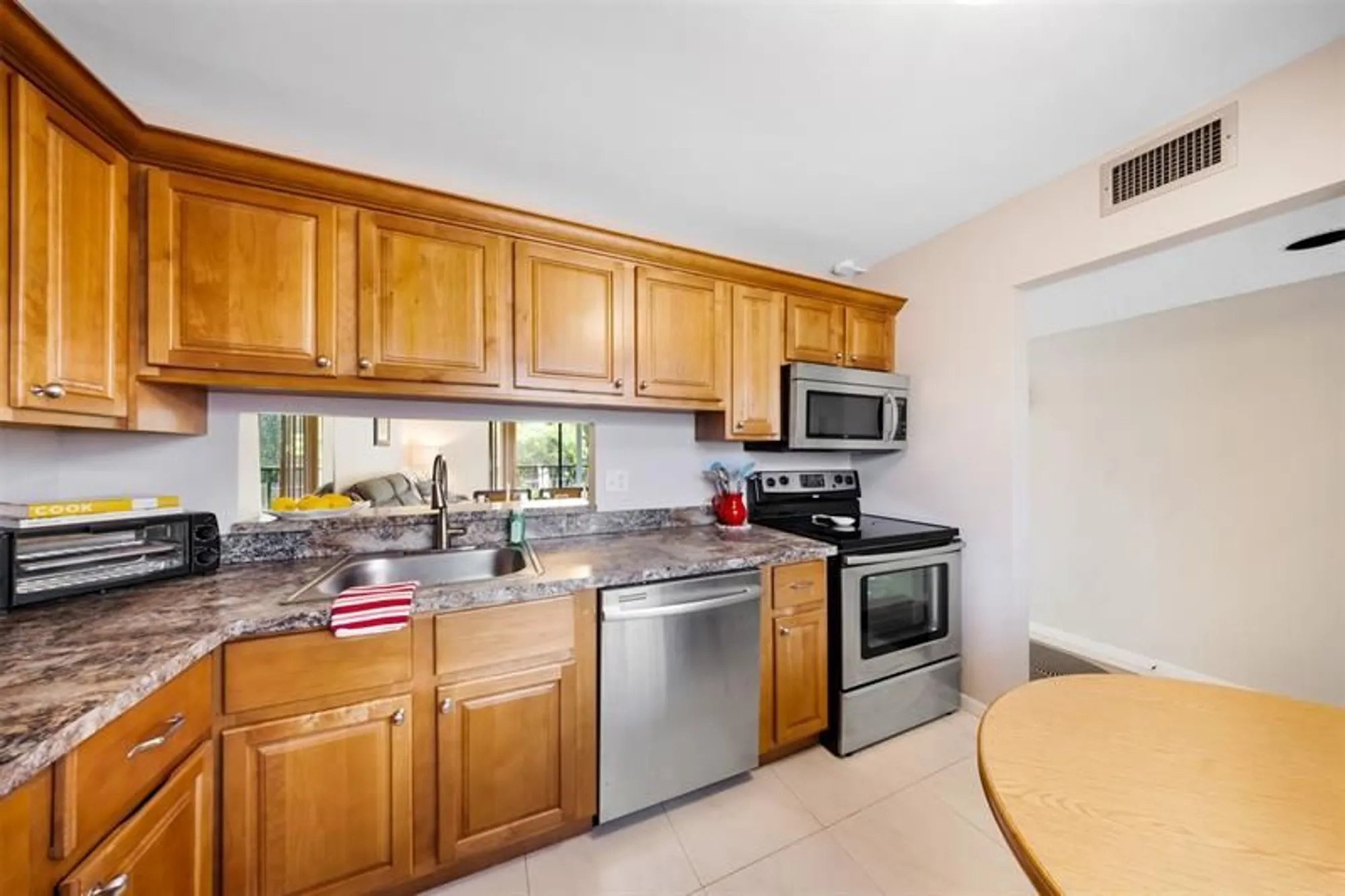 Property Slideshow image 7 of 24 | 5250 las verdes cir apt 317, Delray Beach, FL, 33484