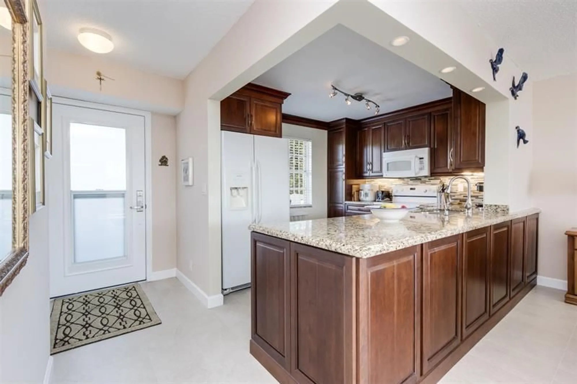 Property Slideshow image 5 of 42 | 414 se 10th st 302, Dania Beach, FL, 33004