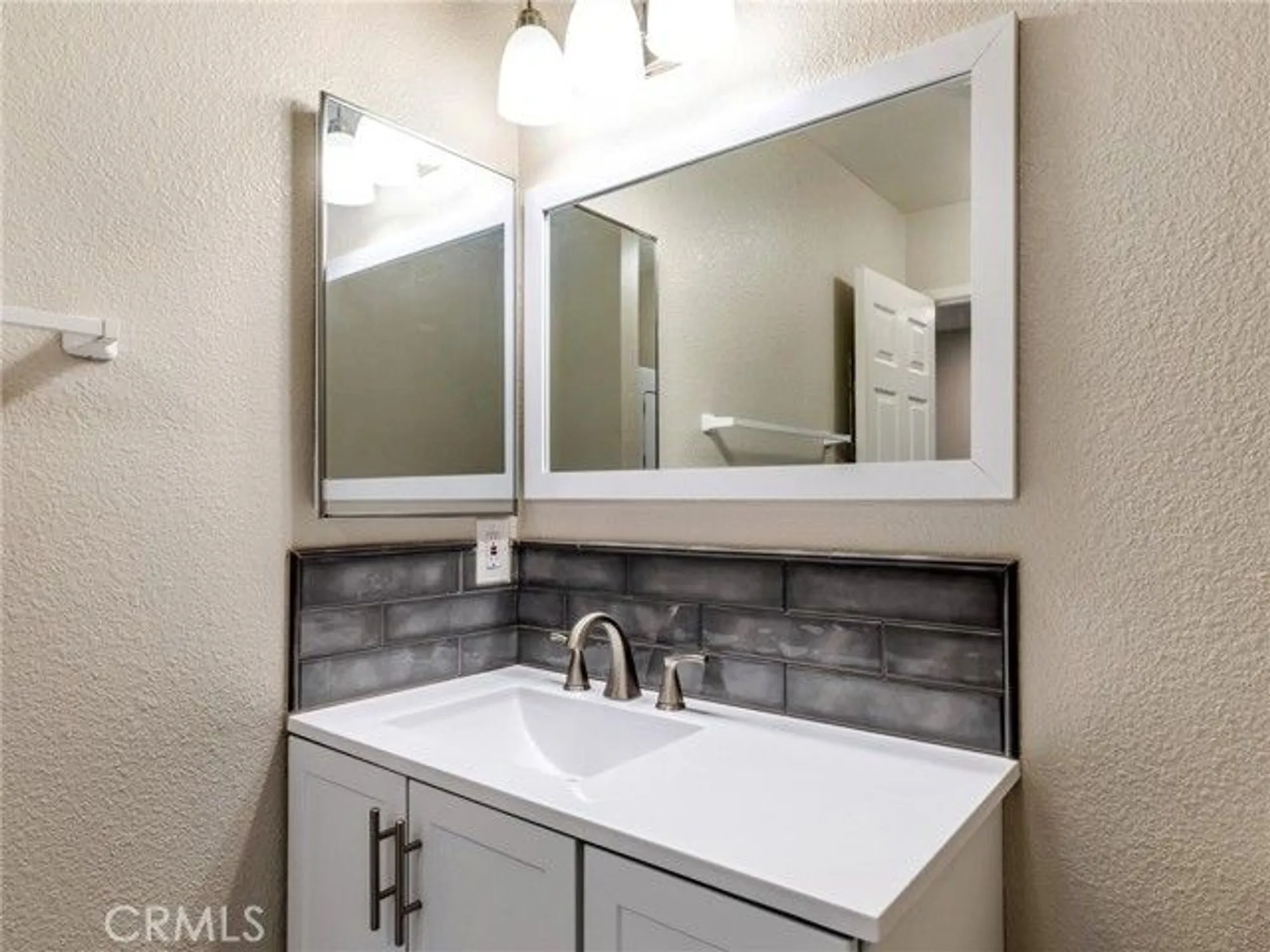 Property Slideshow image 14 of 27 | 19183 elm dr, Apple Valley, CA, 92308