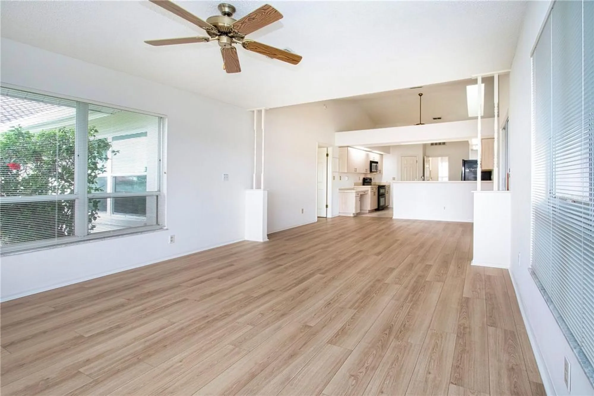 Property Slideshow image 18 of 60 | 2016 new bedford dr, Sun City Center, FL, 33573