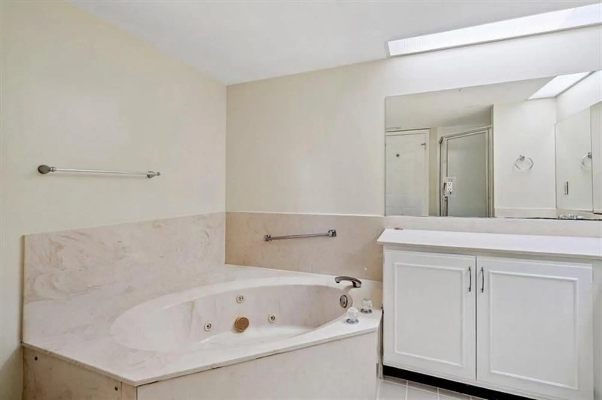 Property Slideshow image 16 of 39 | 13770 oneida dr d2, Delray Beach, FL, 33446