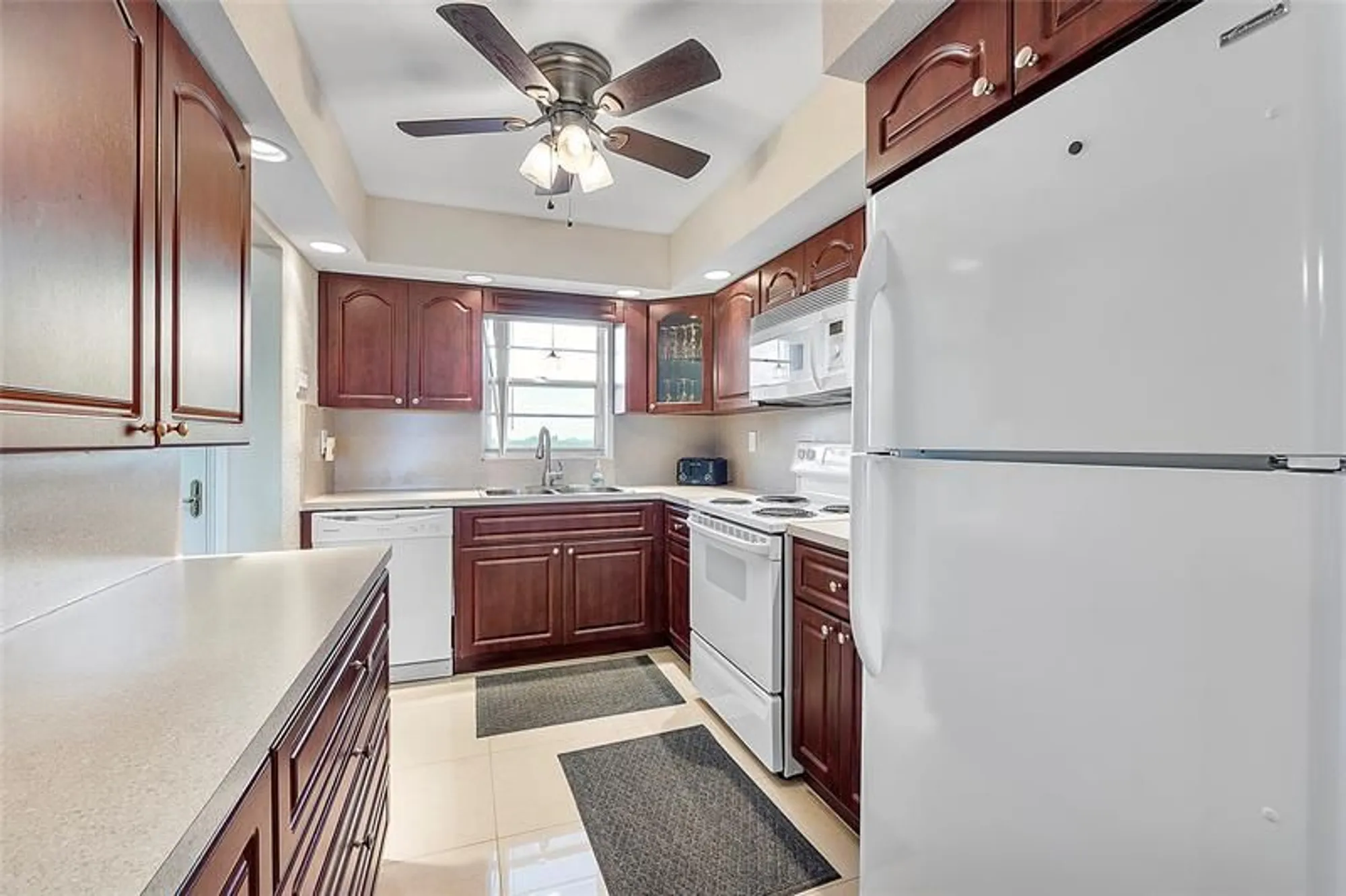 Property Slideshow image 2 of 22 | 5860 nw 44th st 706, Lauderhill, FL, 33319