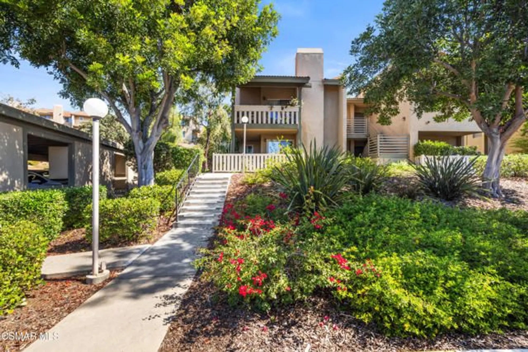 Property Slideshow image 1 of 62 | 224 oakleaf dr 105, Thousand Oaks, CA, 91360