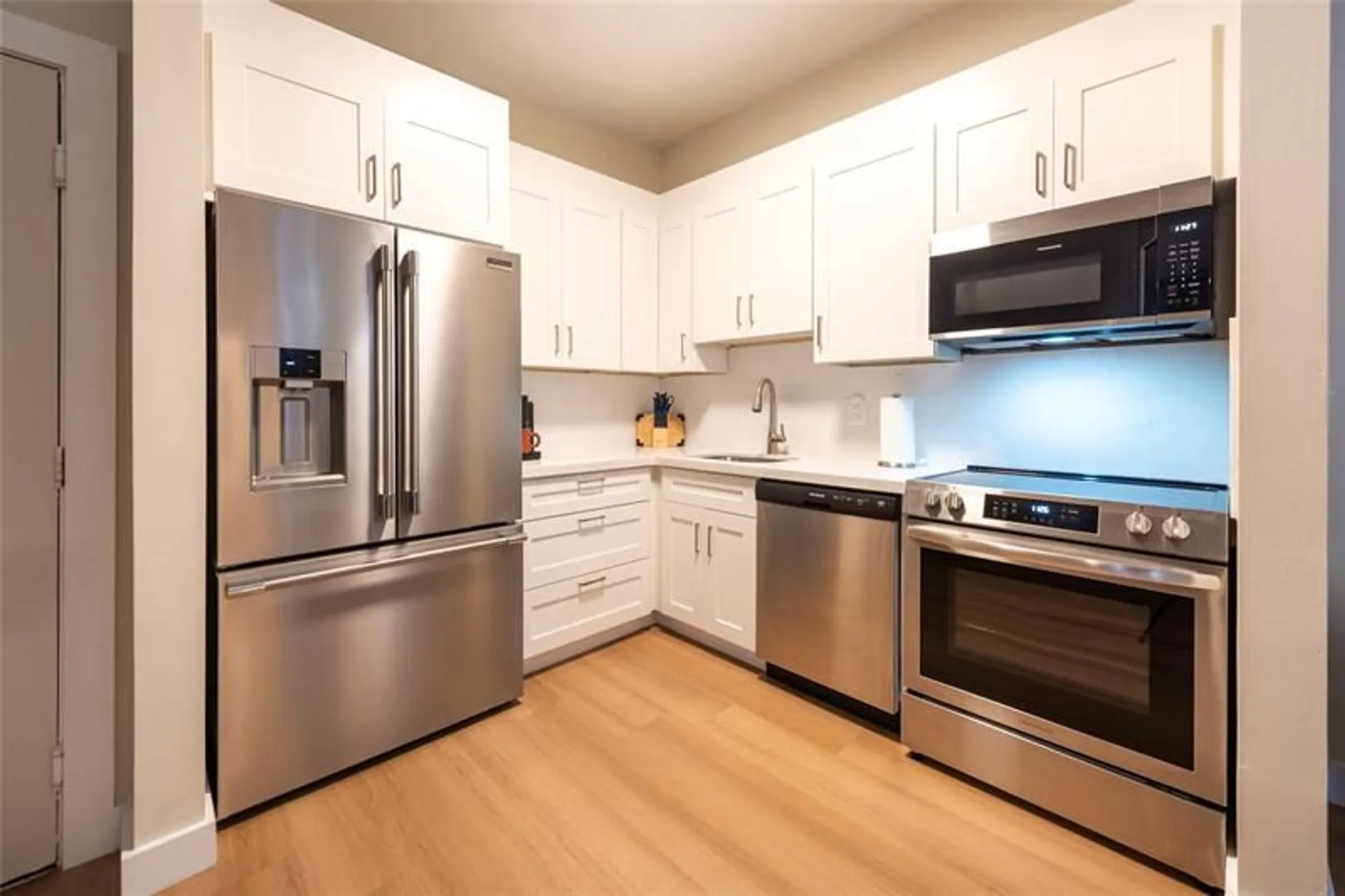 Property Slideshow image 6 of 20 | 7827 ashmont cir 208, Tamarac, FL, 33321