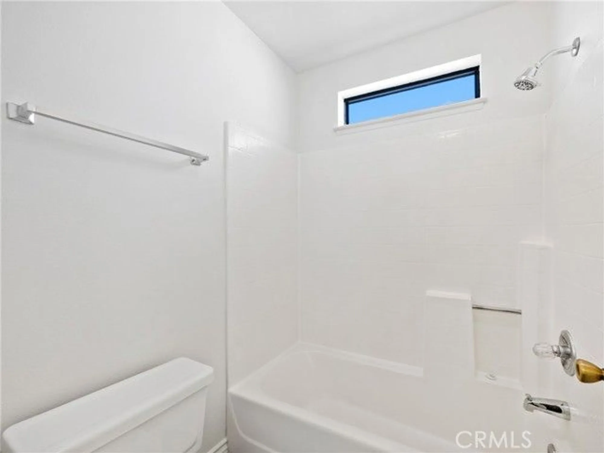 Property Slideshow image 25 of 37 | 19246 pine way, Apple Valley, CA, 92308