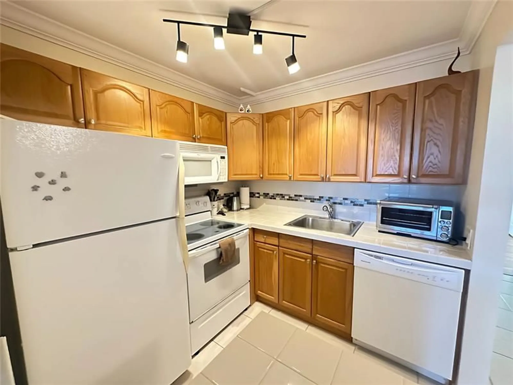 Property Slideshow image 7 of 40 | 1009 harwood c # 1009, Deerfield Beach, FL, 33442