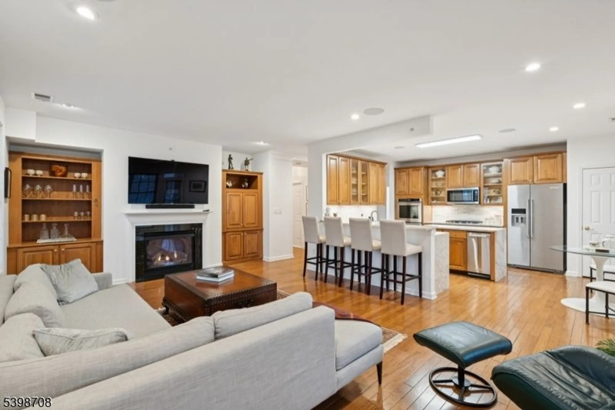 Property Slideshow image 18 of 35 | 911 holly ln # 11, Cedar Grove, NJ, 07009