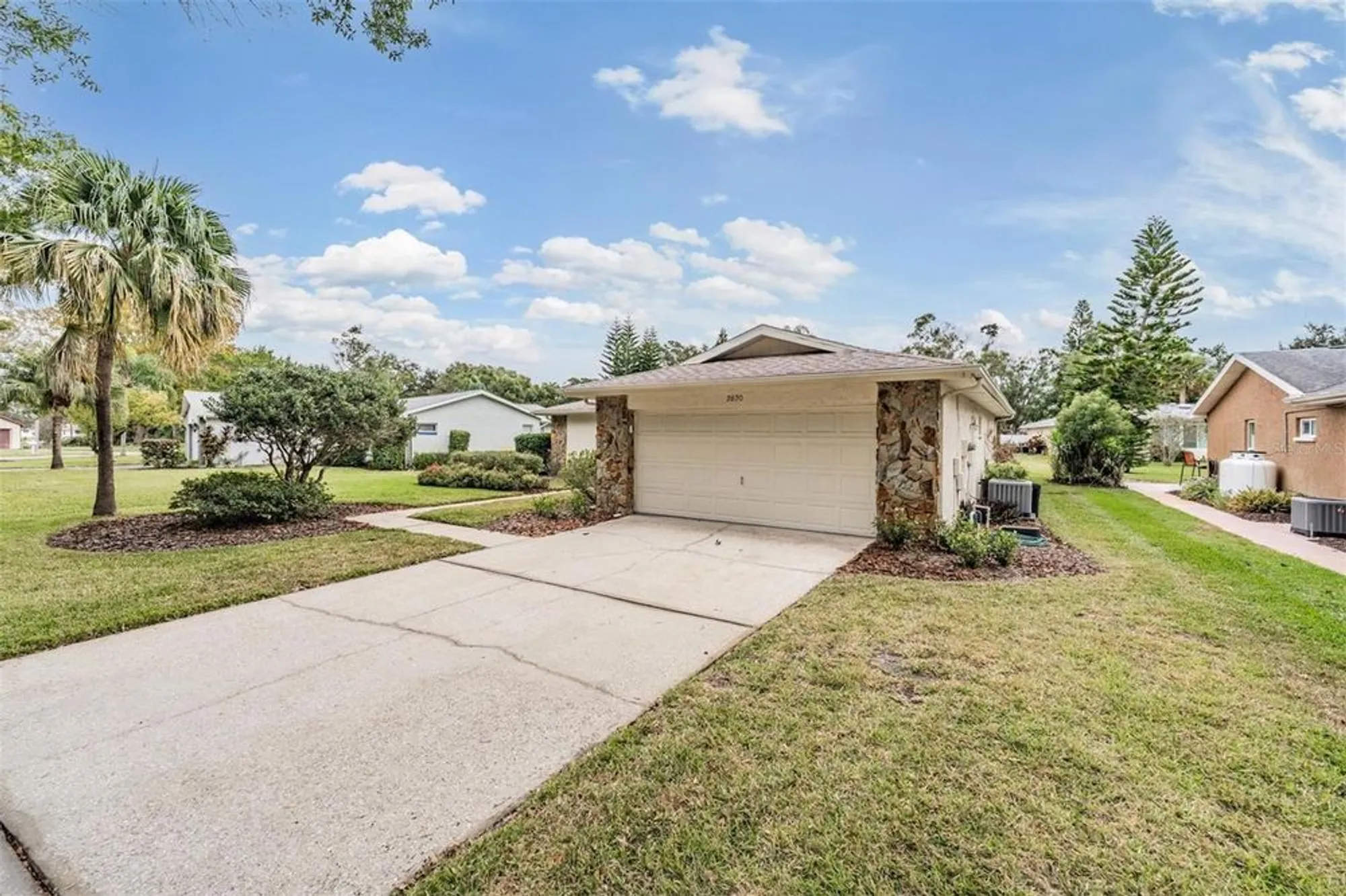 Property Slideshow image 23 of 26 | 2820 lomond dr, Palm Harbor, FL, 34684