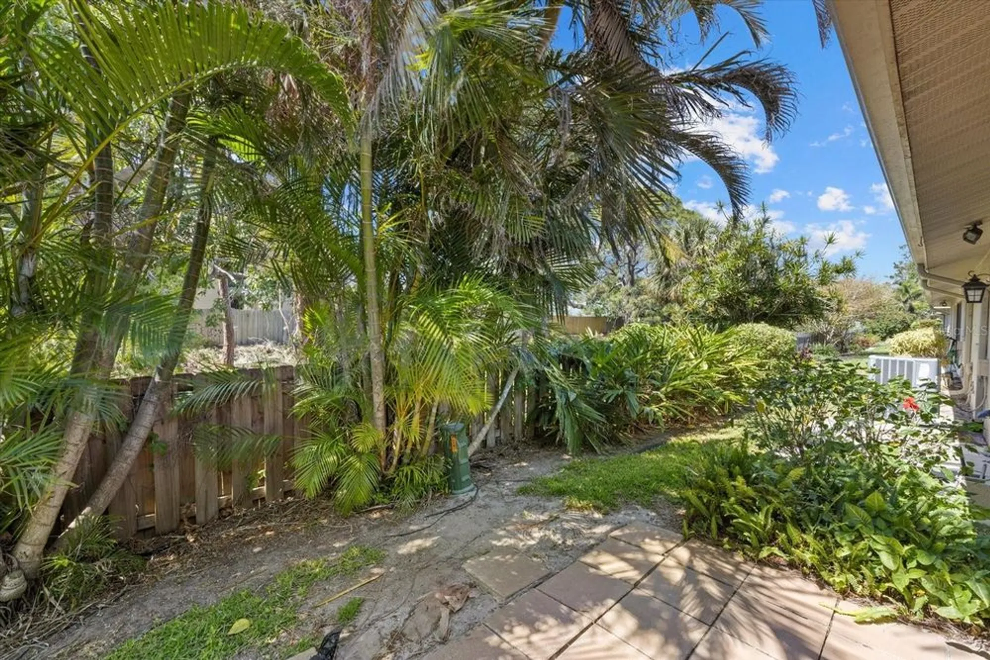 Property Slideshow image 6 of 33 | 7205 wood creek dr 16, Sarasota, FL, 34231