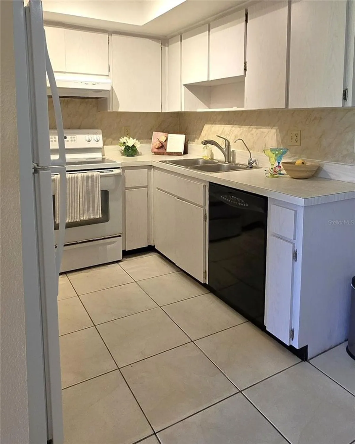 Property Slideshow image 10 of 31 | 2390 shelly dr d, Palm Harbor, FL, 34684