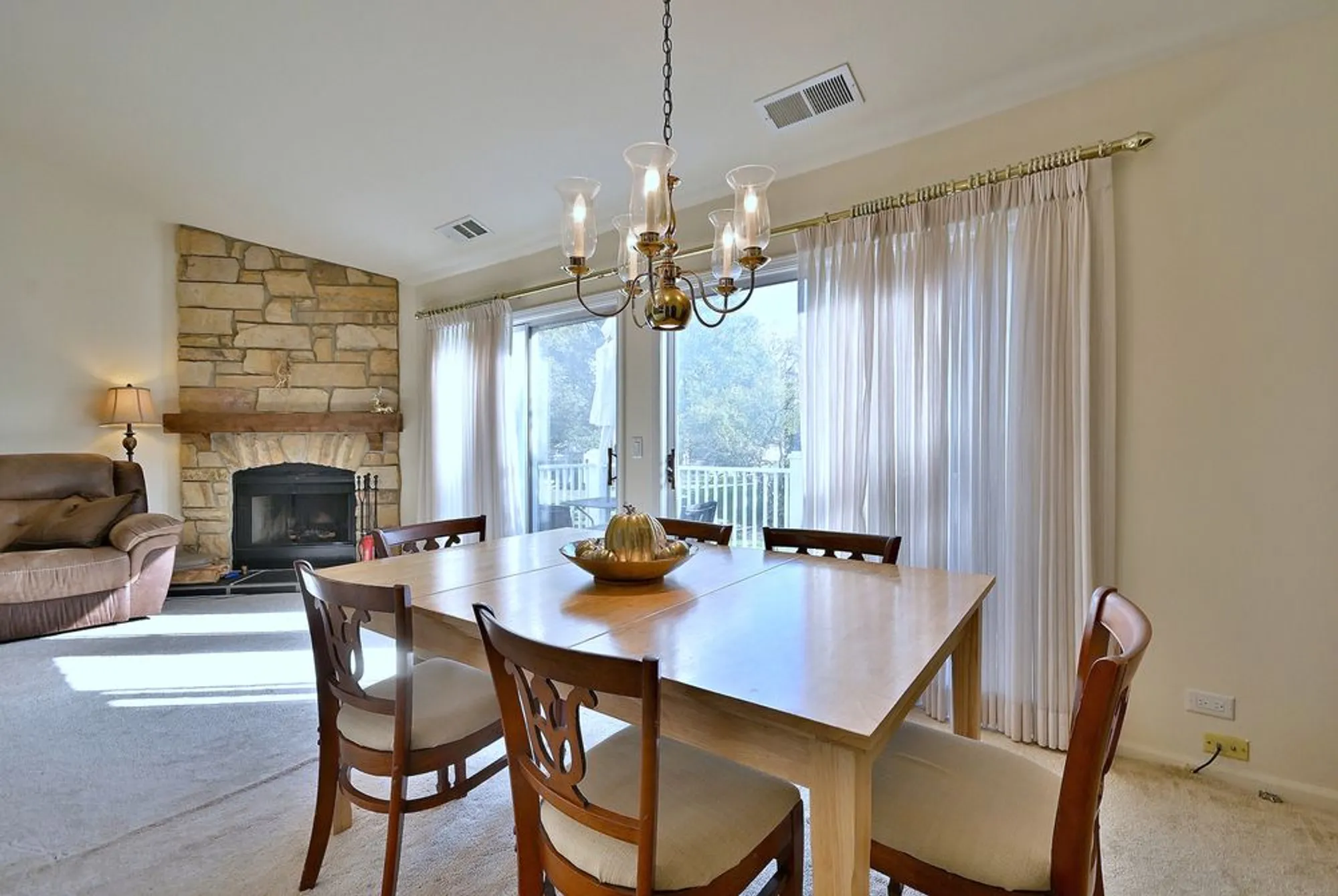 Property Slideshow image 11 of 27 | 509 aberdeen ln c, Prospect Heights, IL, 60070