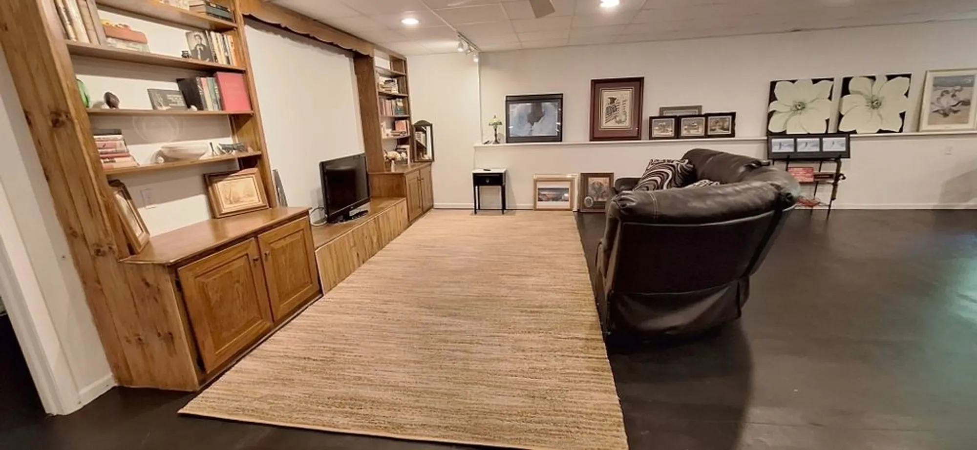 Property Slideshow image 26 of 49 | 12255 wildflower ln, Huntley, IL, 60142