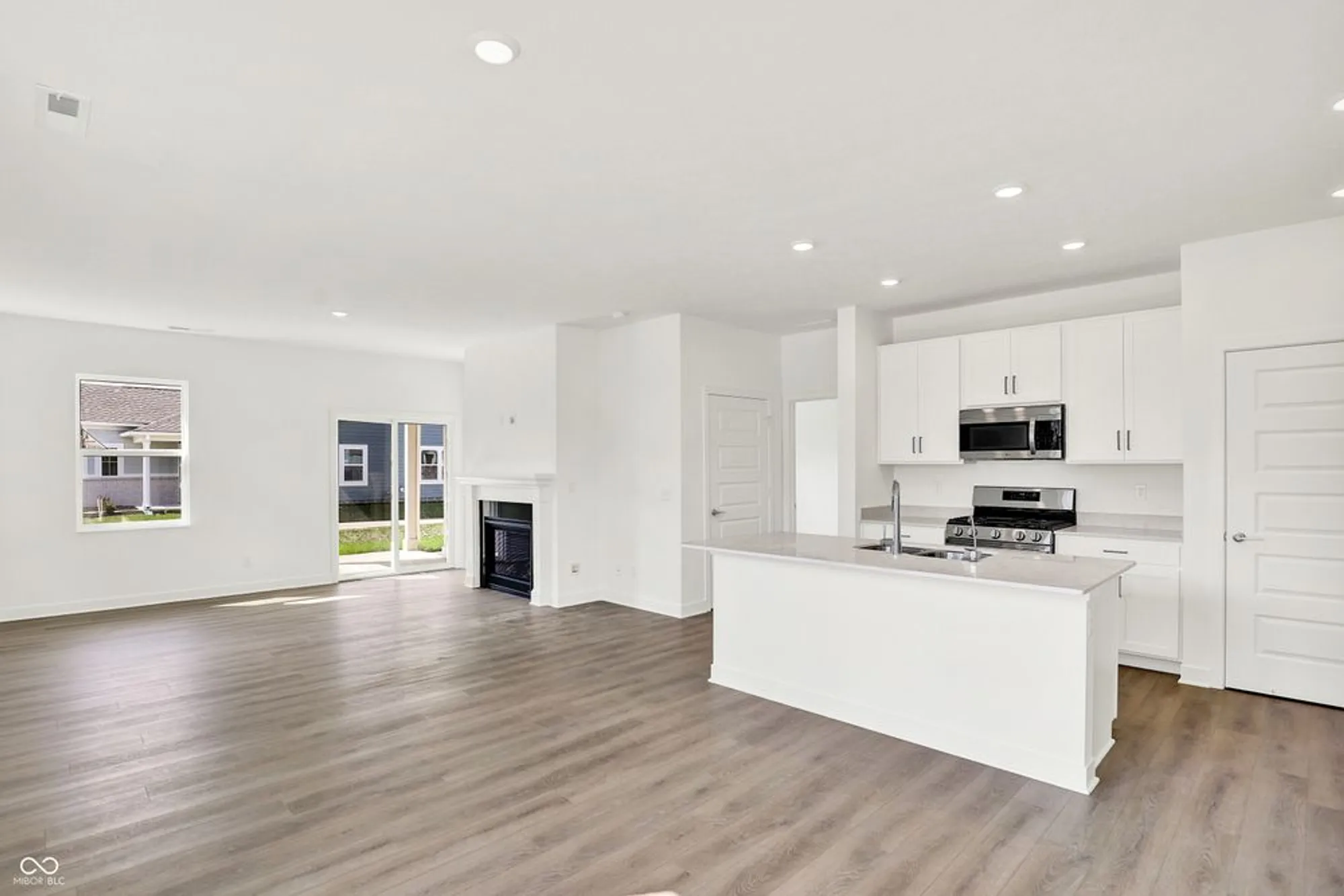 Property Slideshow image 18 of 44 | 5363 foxley park ln, Avon, IN, 46123