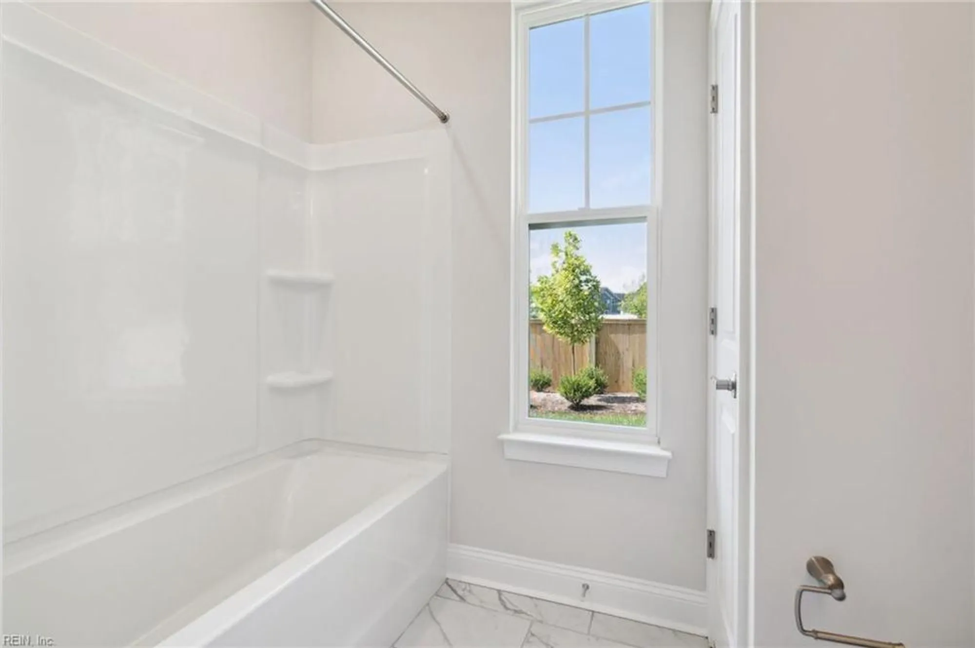 Property Slideshow image 10 of 25 | 2210 edwin dr, Chesapeake, VA, 23322