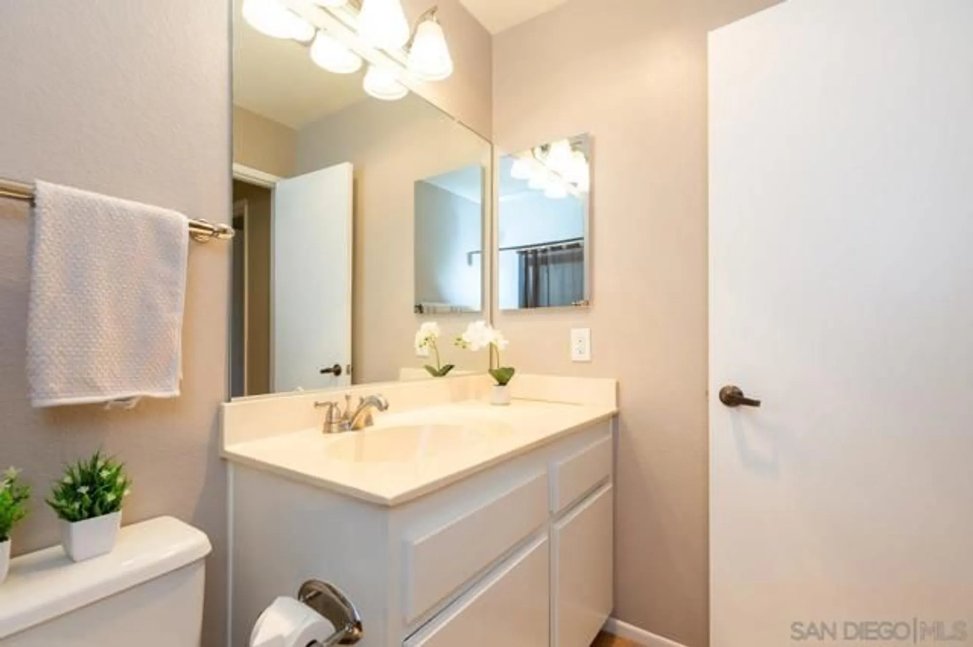 Property Slideshow image 16 of 25 | 6330 genesee ave unit 112, San Diego, CA, 92122