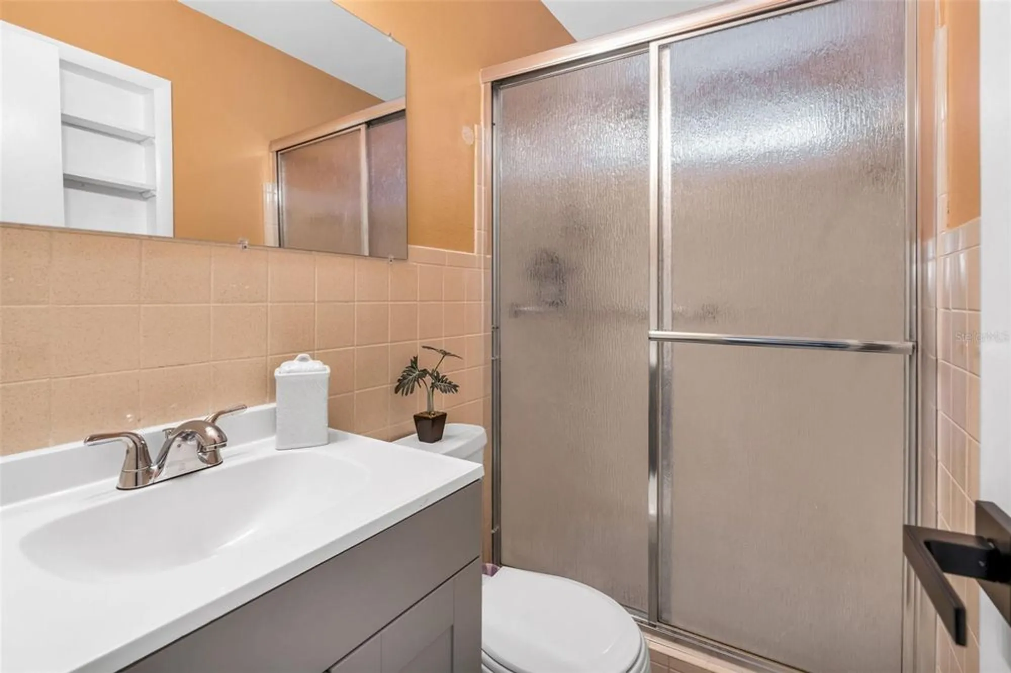 Property Slideshow image 17 of 29 | 2458 columbia dr 84, Clearwater, FL, 33763