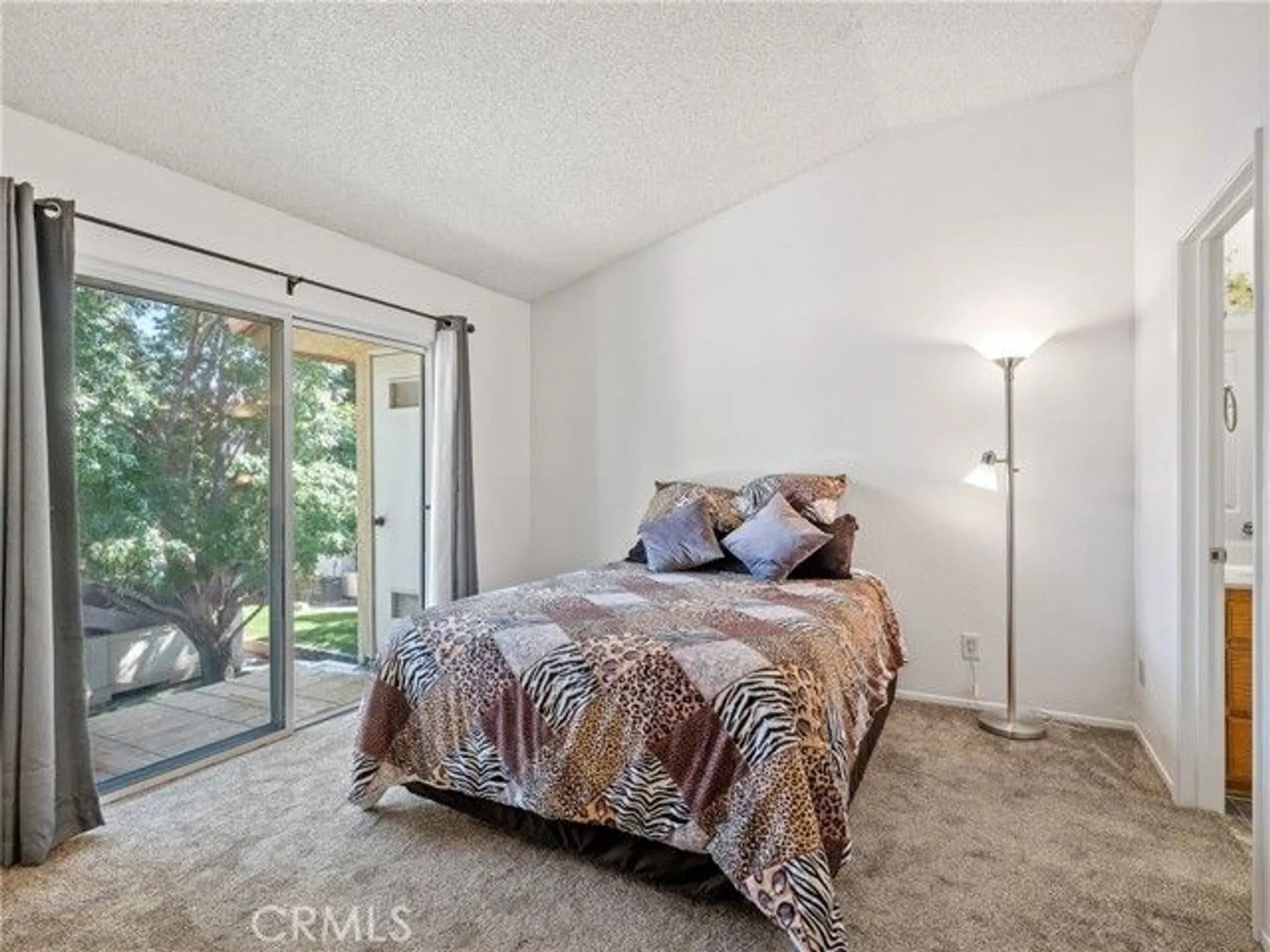 Property Slideshow image 8 of 19 | 19135 palo verde dr, Apple Valley, CA, 92308