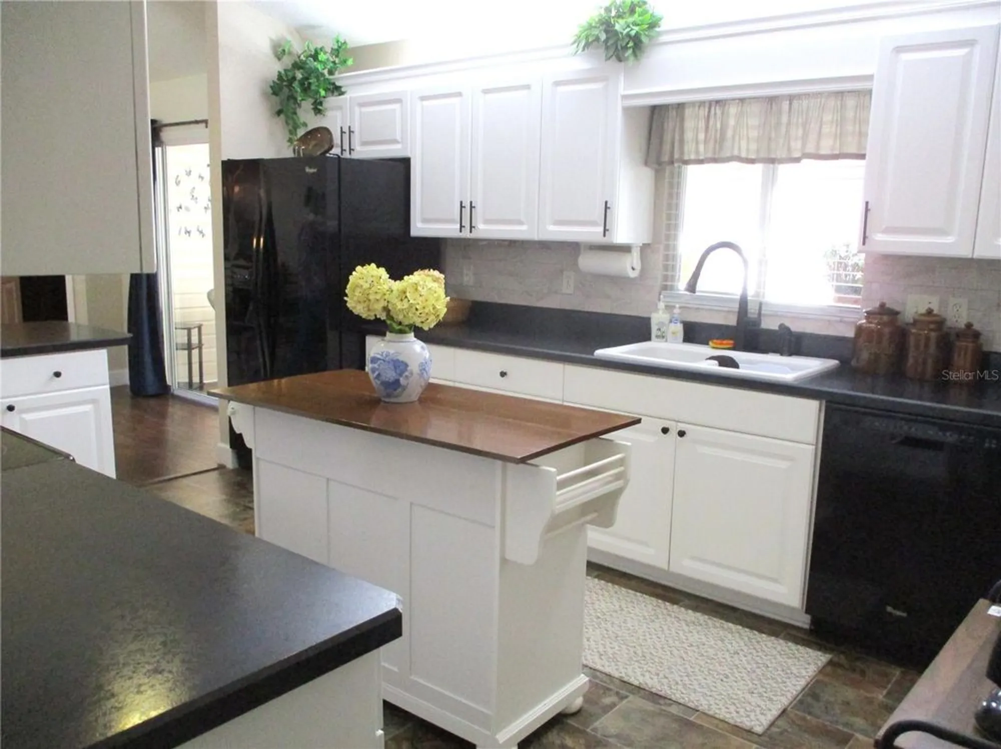 Property Slideshow image 11 of 84 | 11228 sw 138th pl, Dunnellon, FL, 34432