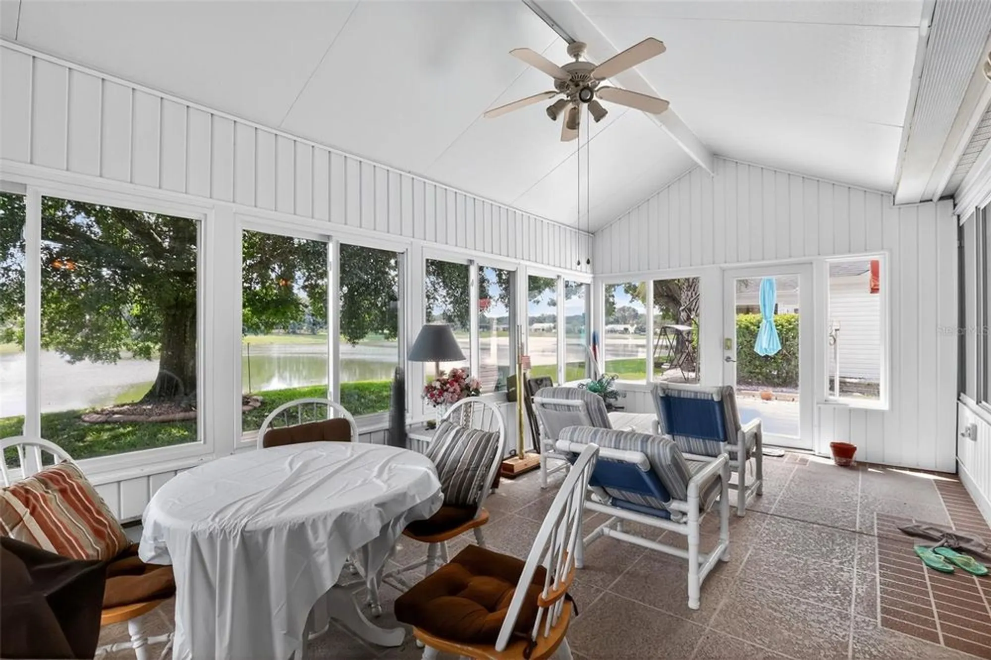 Property Slideshow image 12 of 32 | 411 del mar dr, Lady Lake, FL, 32159