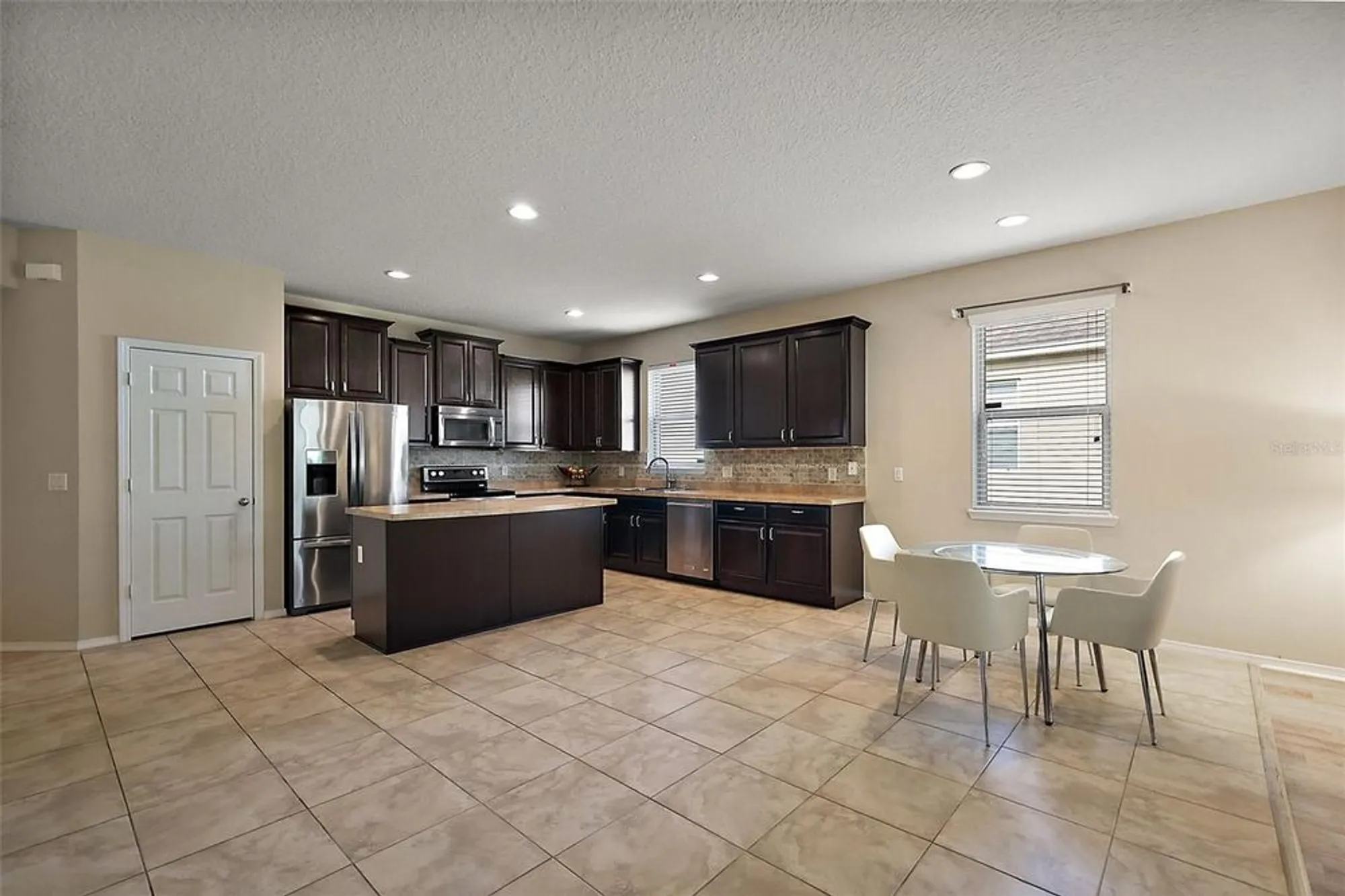 Property Slideshow image 10 of 37 | 20945 oldenburg loop, Mount Dora, FL, 32757