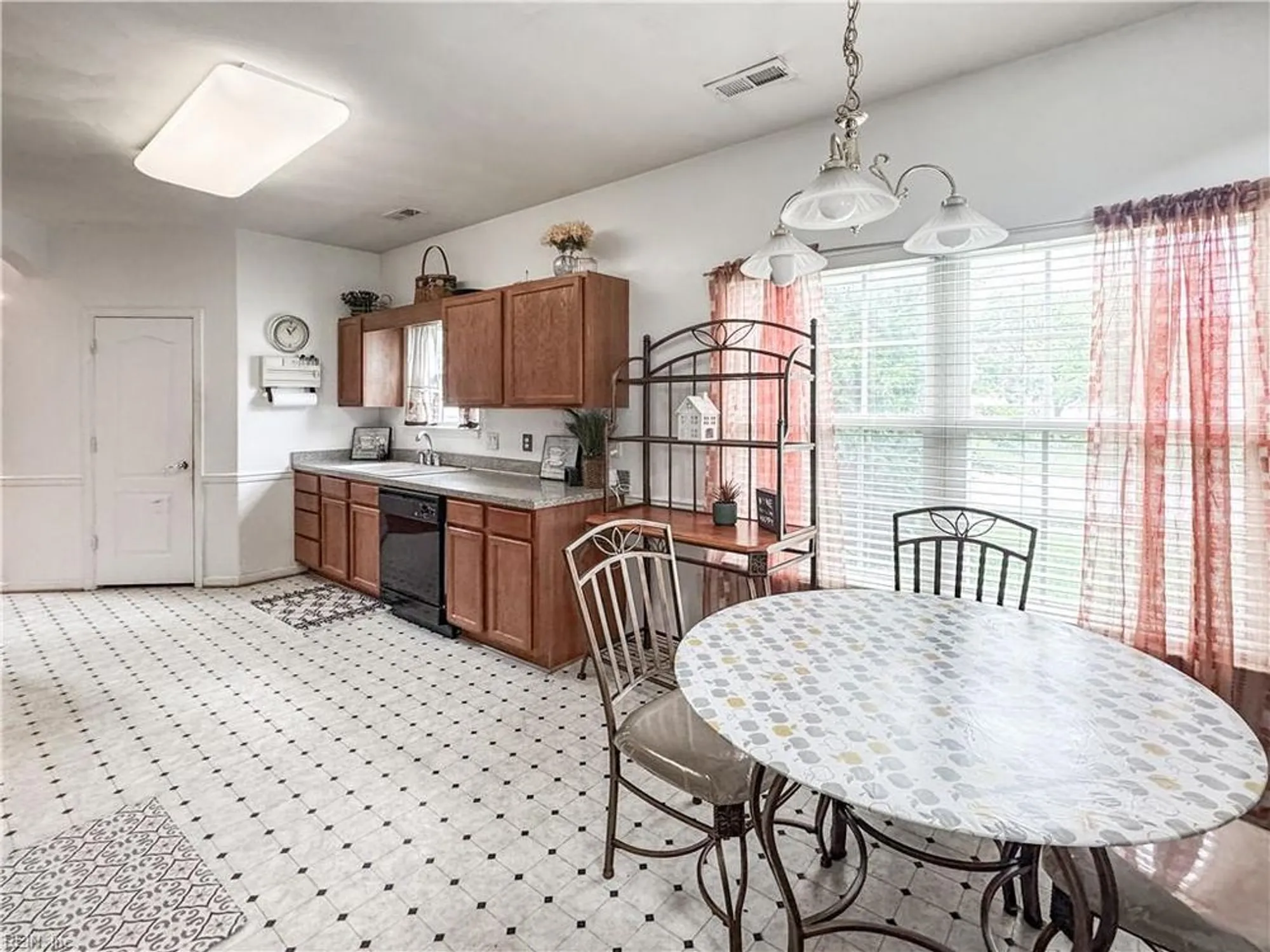 Property Slideshow image 10 of 38 | 2937 einstein dr, Virginia Beach, VA, 23456