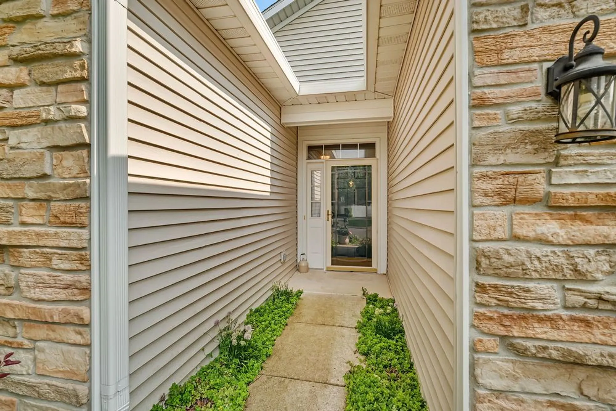 Property Slideshow image 4 of 28 | 746 s mecosta ln, Romeoville, IL, 60446