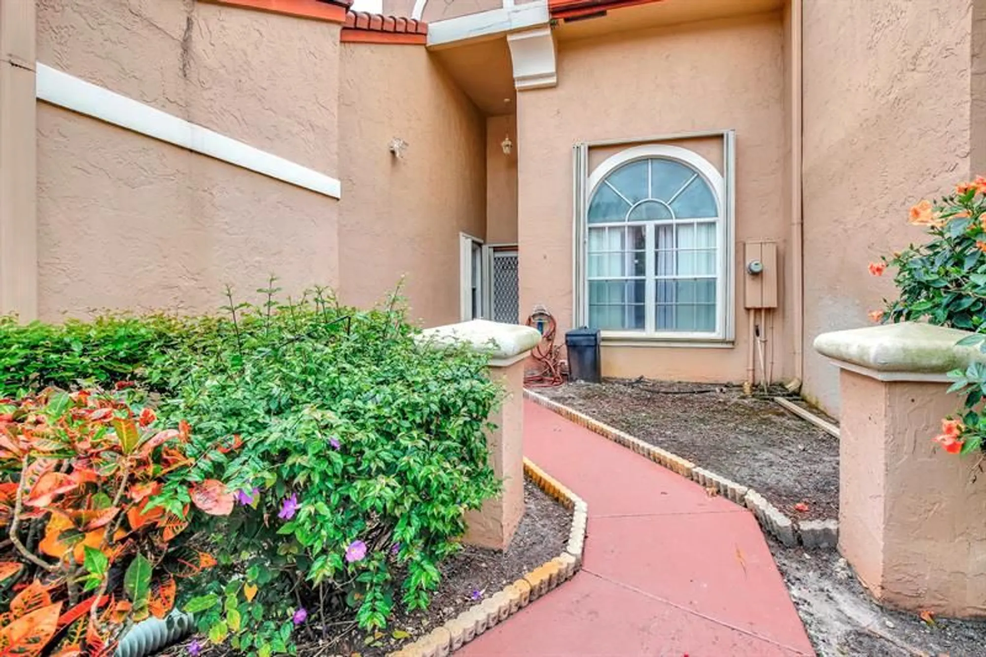 Property Slideshow image 4 of 41 | 9720 malvern dr, Tamarac, FL, 33321