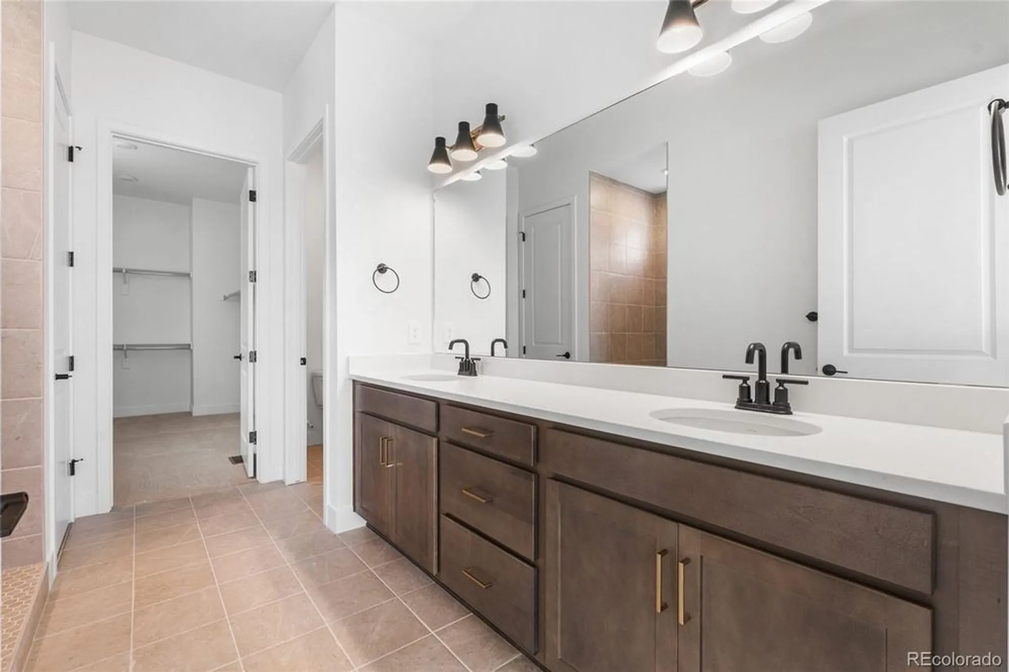 Property Slideshow image 13 of 26 | 8664 s quemoy st, Aurora, CO, 80016