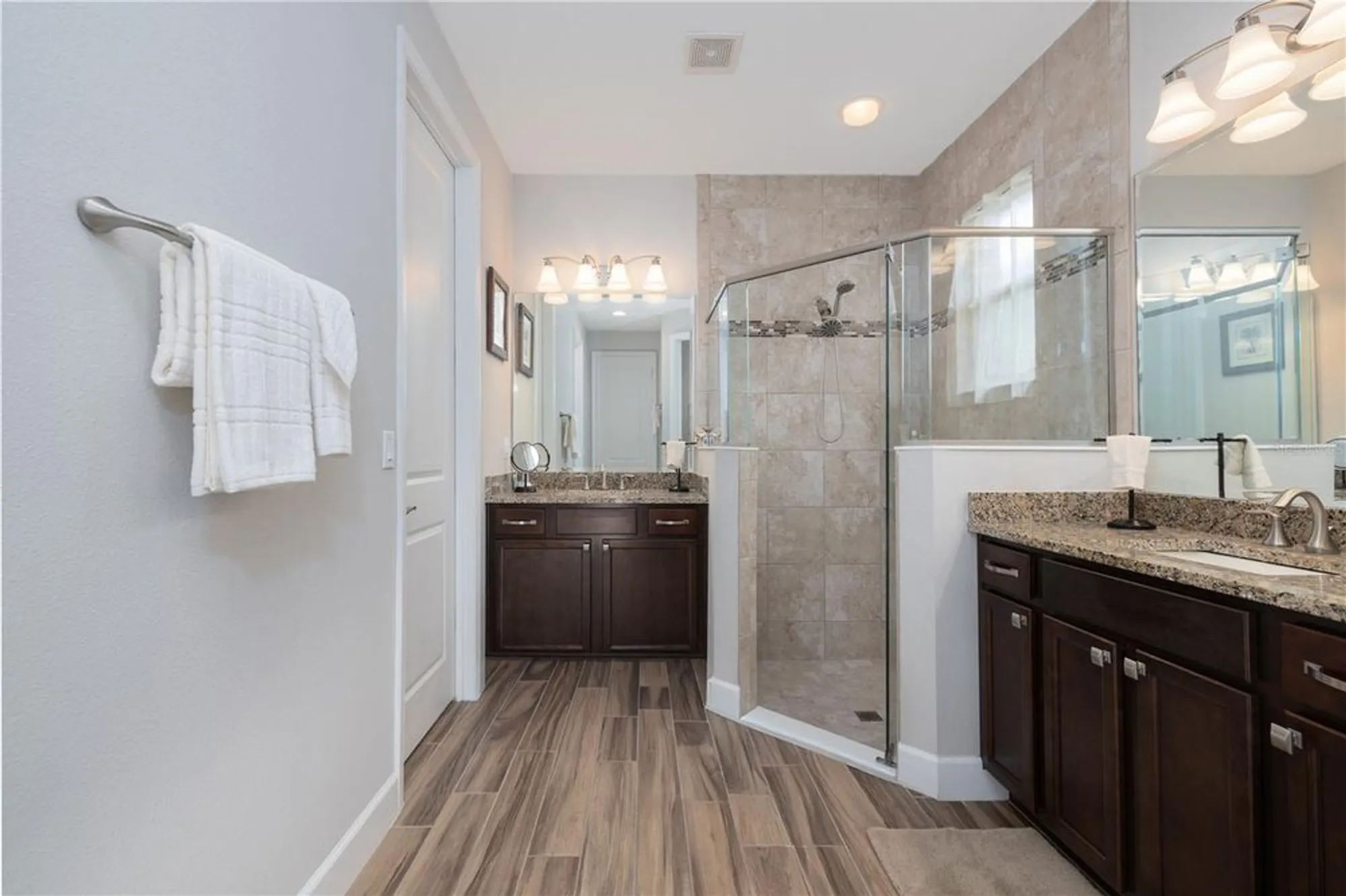 Property Slideshow image 19 of 32 | 1547 lambrook dr, Deland, FL, 32724