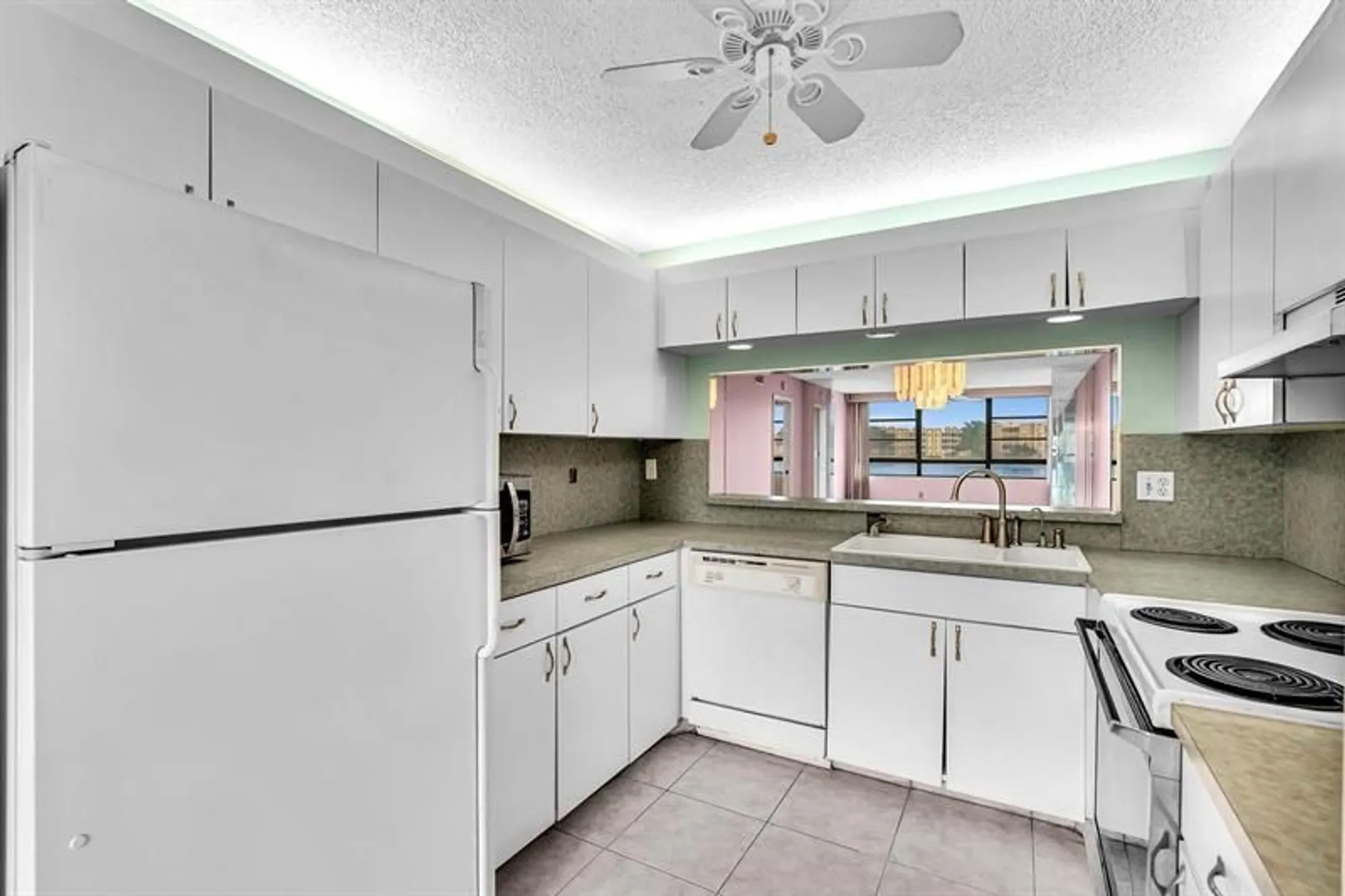 Property Slideshow image 5 of 82 | 10442 e clairmont cir 204, Tamarac, FL, 33321