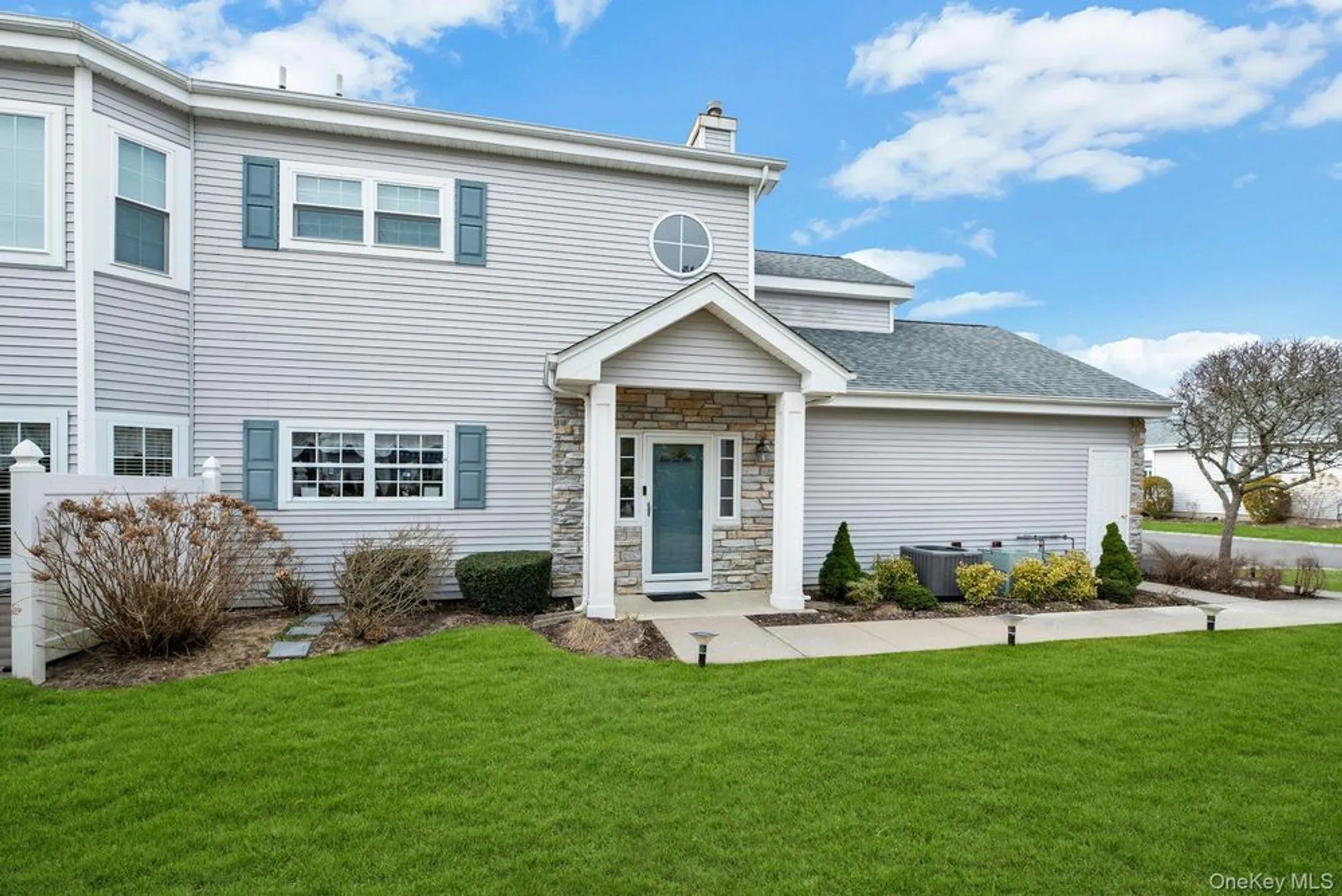 Property Slideshow image 2 of 32 | 521 highland ct # 521, Moriches, NY, 11955