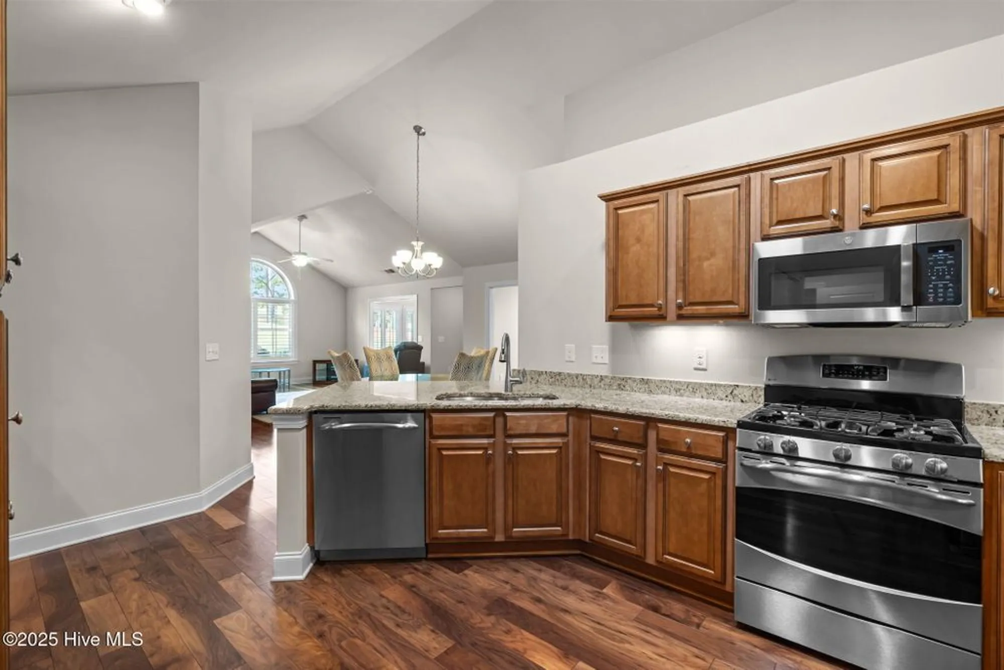 Property Slideshow image 18 of 34 | 105 e chelsea ct, Southern Pines, NC, 28387