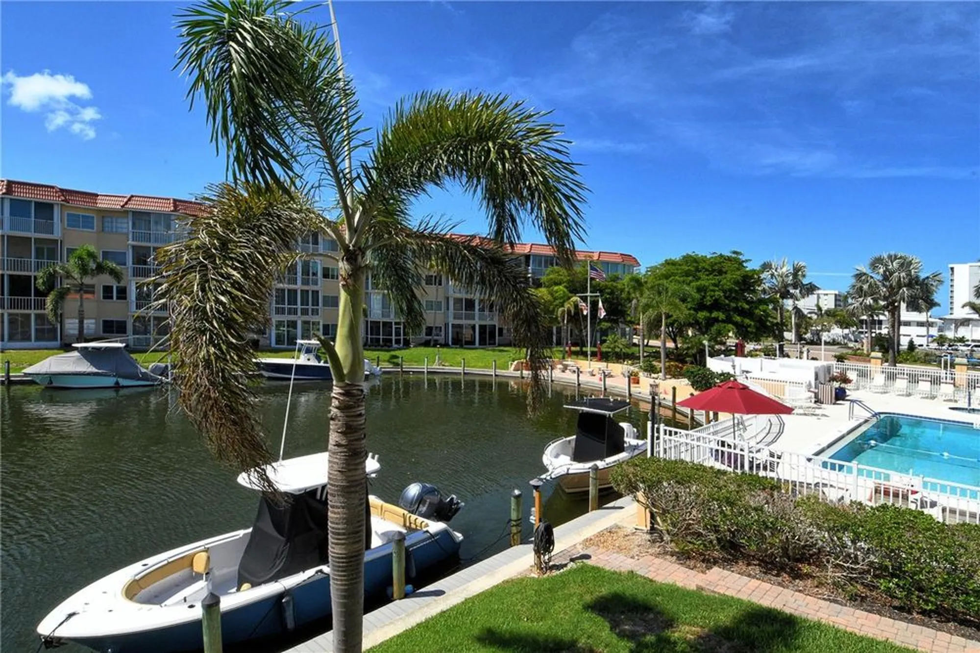 Property Slideshow image 11 of 62 | 1250 n portofino dr apt 208, Sarasota, FL, 34242