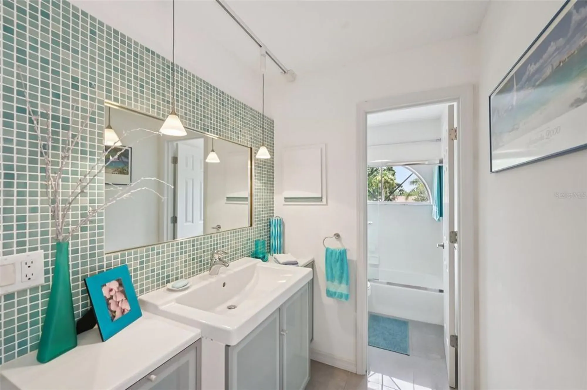 Property Slideshow image 31 of 42 | 5588 golf pointe dr # 1, Sarasota, FL, 34243