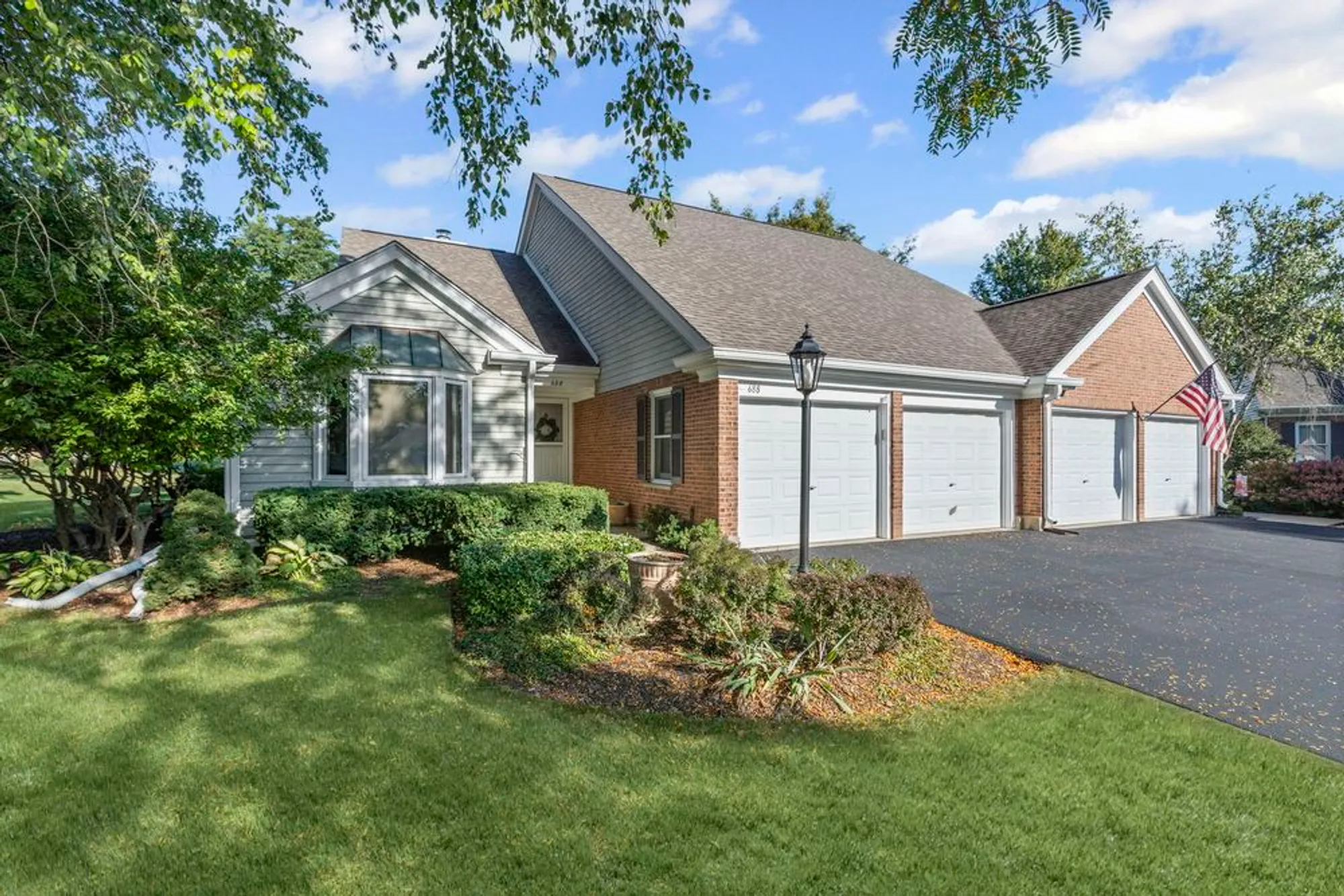 Property Slideshow image 1 of 6 | 688 glasgow ln, Prospect Heights, IL, 60070