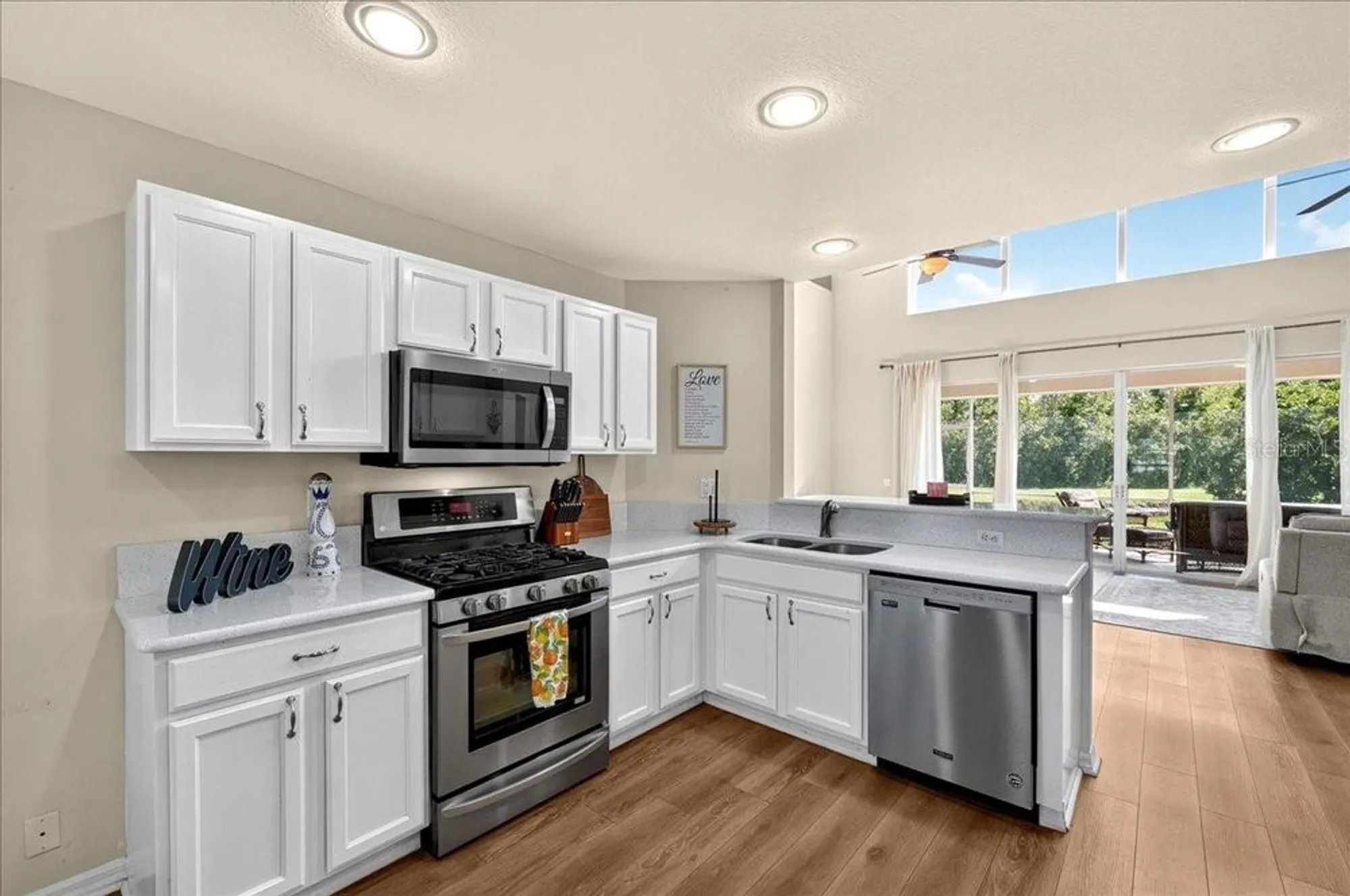 Property Slideshow image 11 of 50 | 4048 windchime ln, Lakeland, FL, 33811