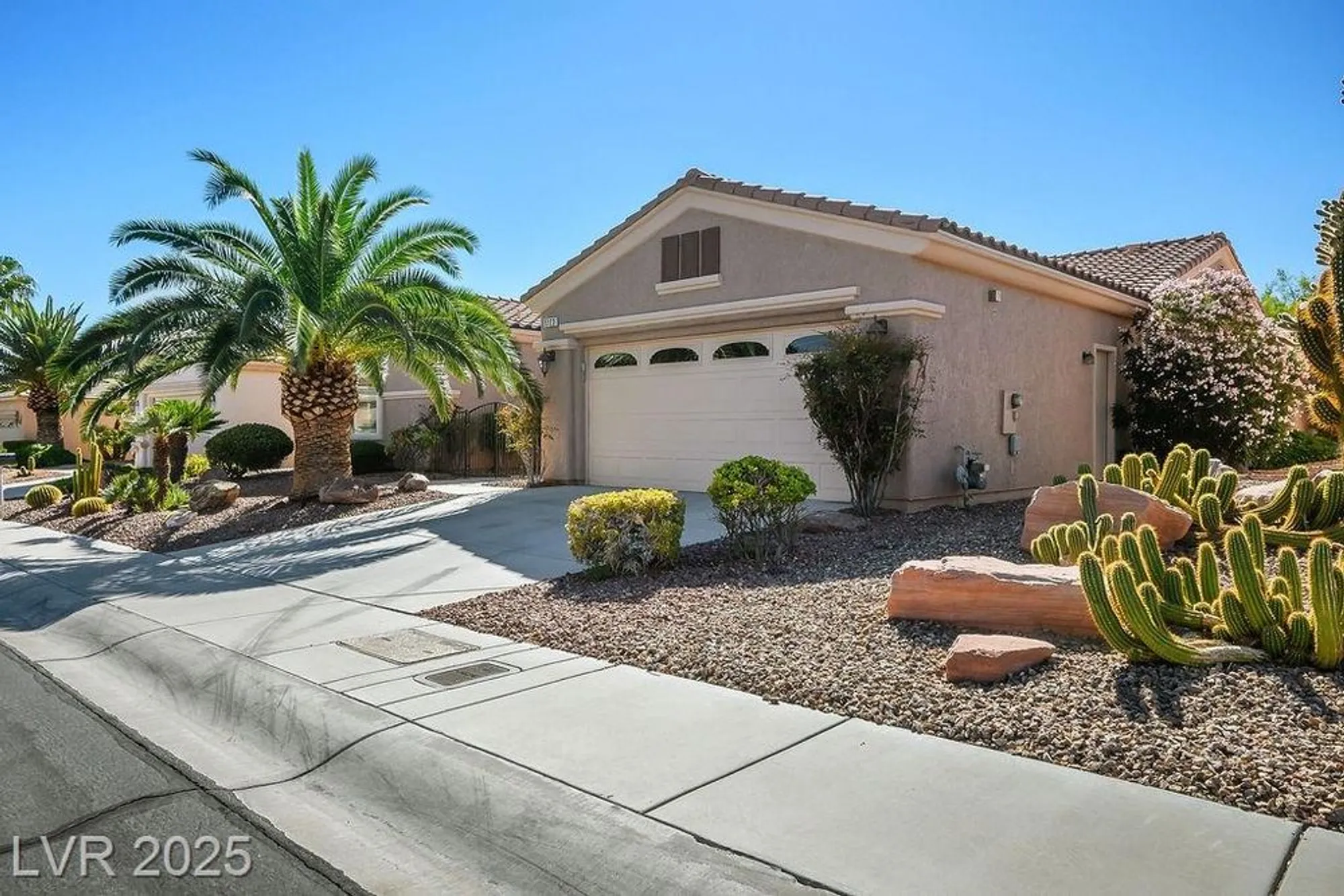 Property Slideshow image 4 of 64 | 5123 vincitor st, Las Vegas, NV, 89135