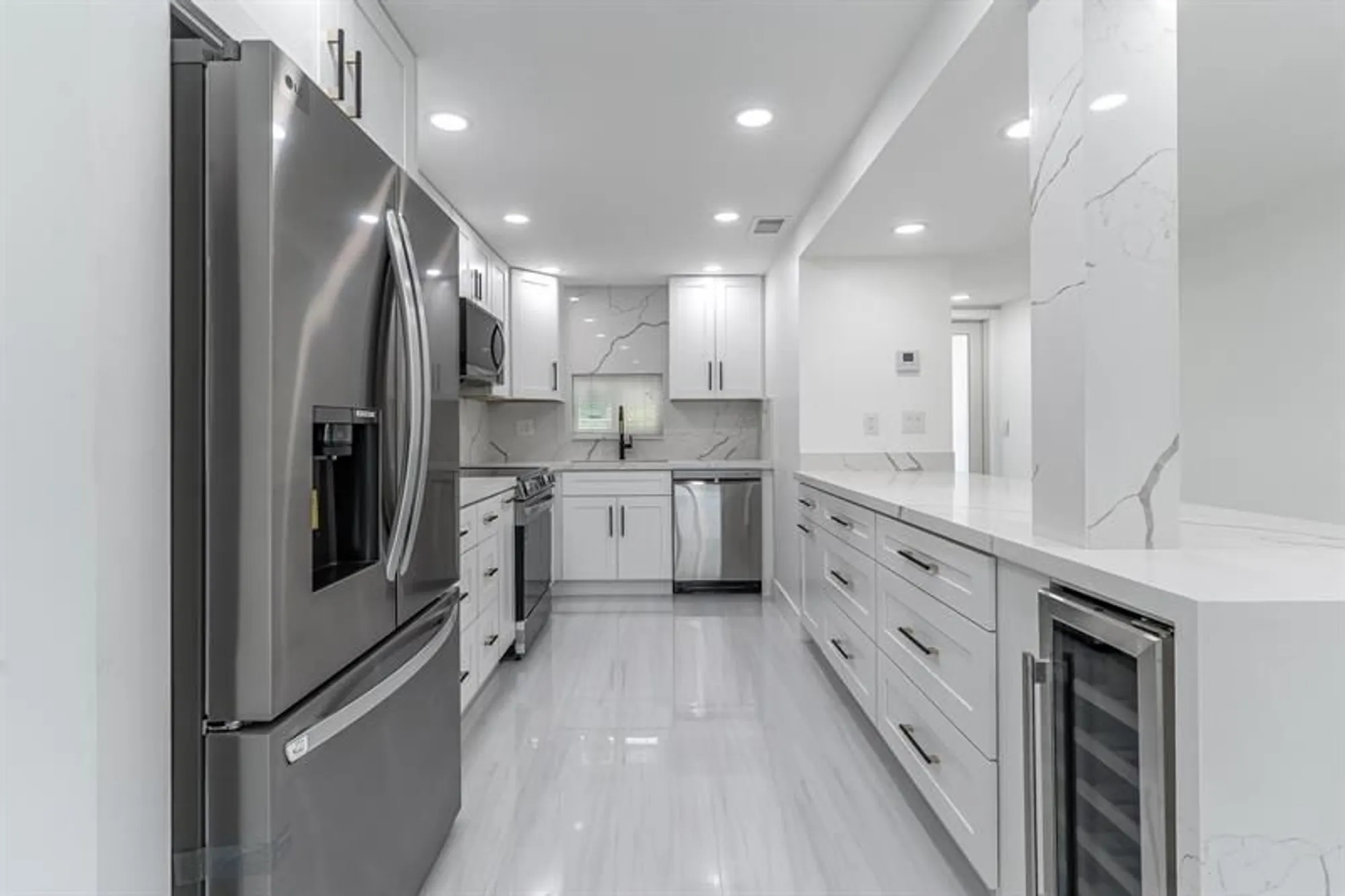 Property Slideshow image 1 of 61 | 9811 n hollybrook lake dr 308, Pembroke Pines, FL, 33025