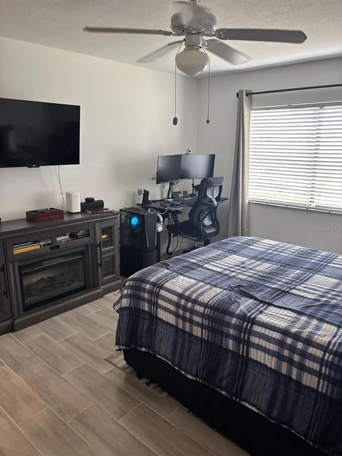 Property Slideshow image 16 of 24 | 5689 gardens dr, Sarasota, FL, 34243