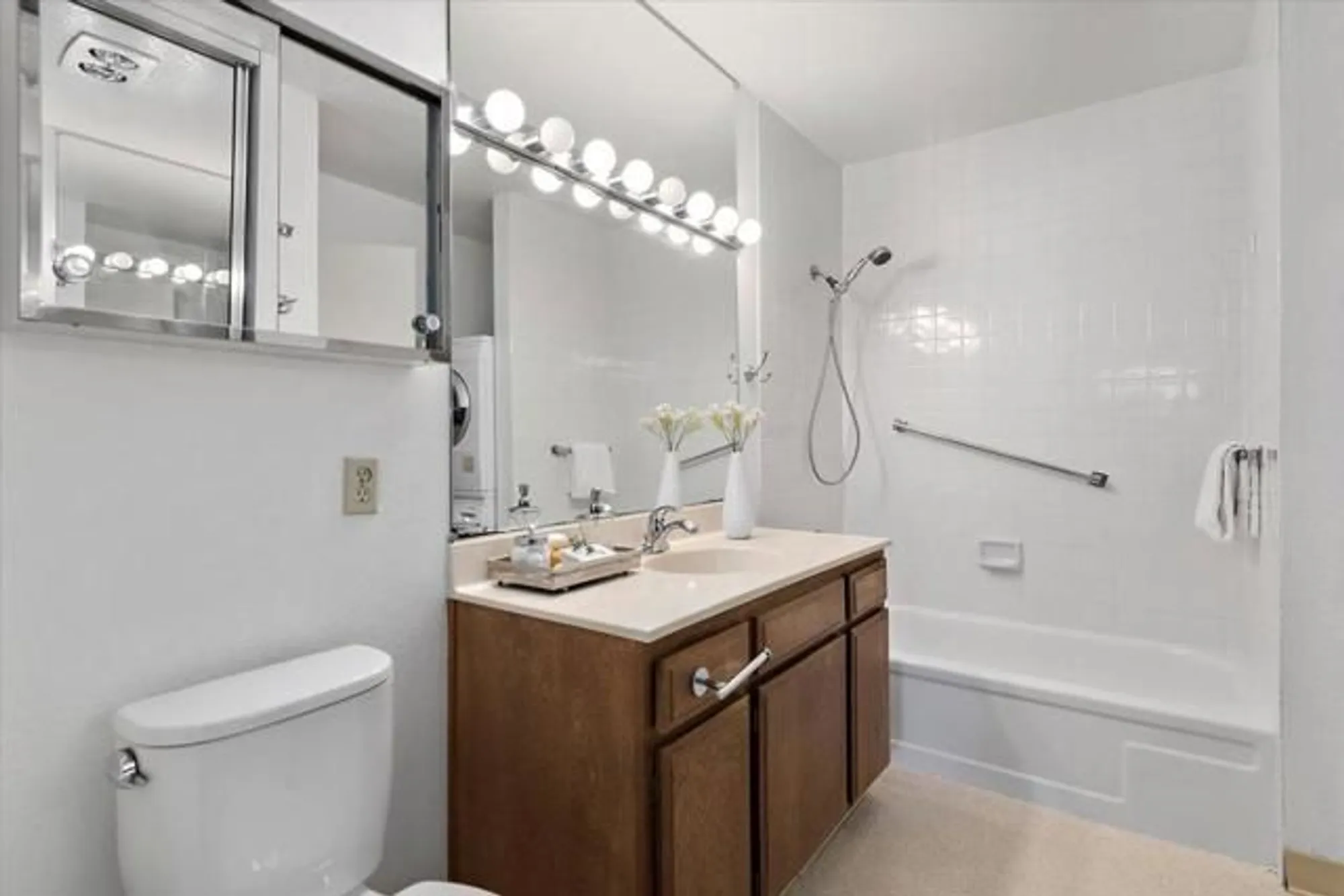 Property Slideshow image 12 of 24 | 2140 santa cruz ave b104, Menlo Park, CA, 94025